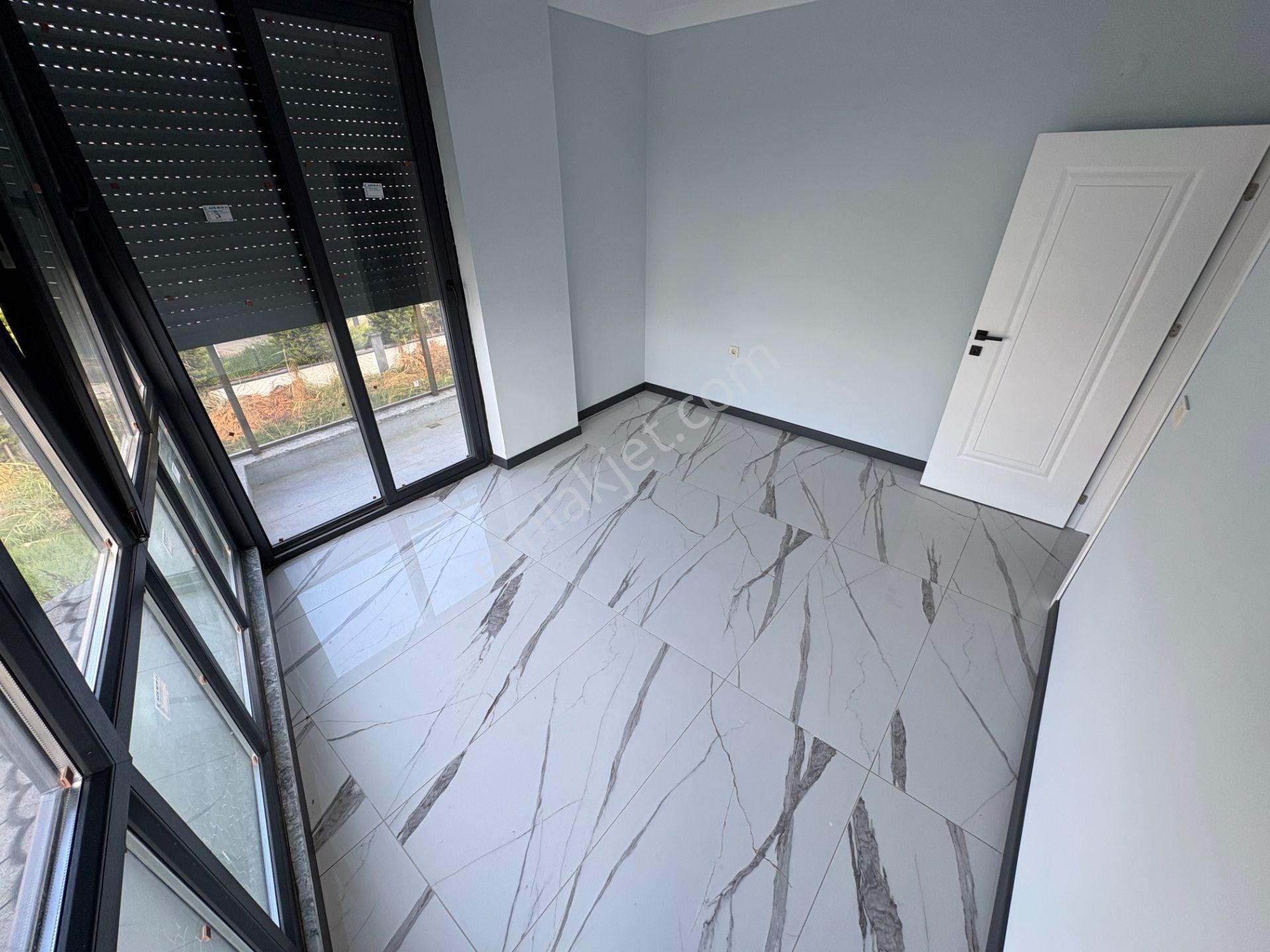 Mera Emlatan Altınoluk Narlıda Denize 50 Metre Bahçeli 4+1 Villa — fotoğraf 34
