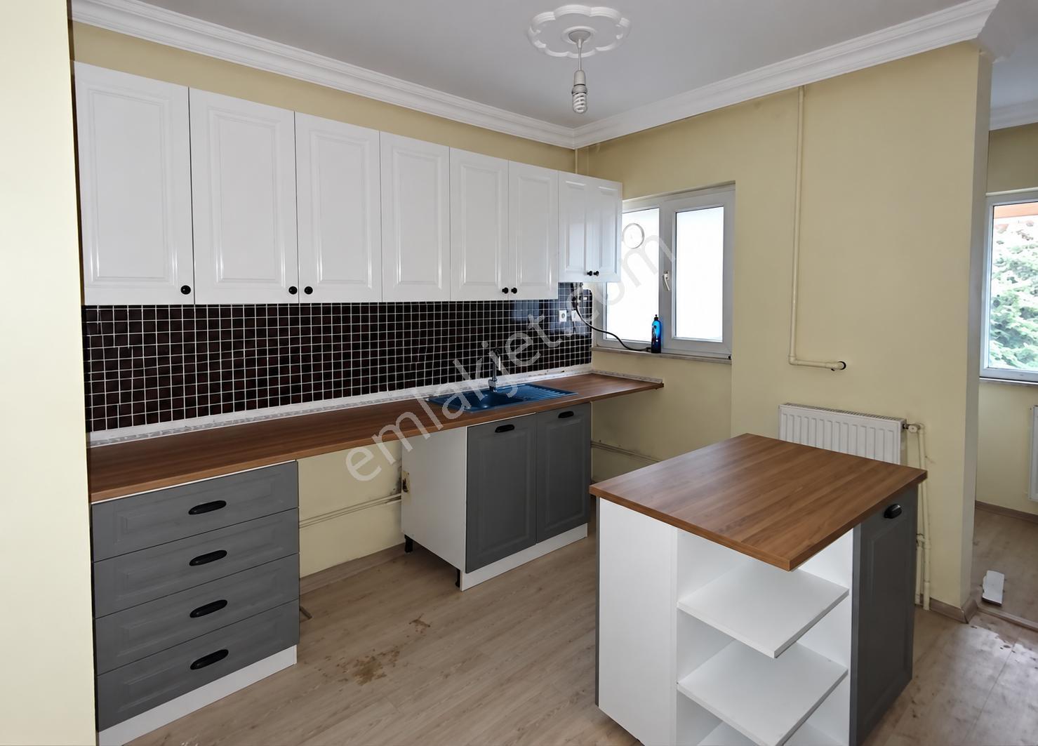 Çekmeköy Vuralkent Sitesi 2+1 Amerikan Mutfak Satılık Daire