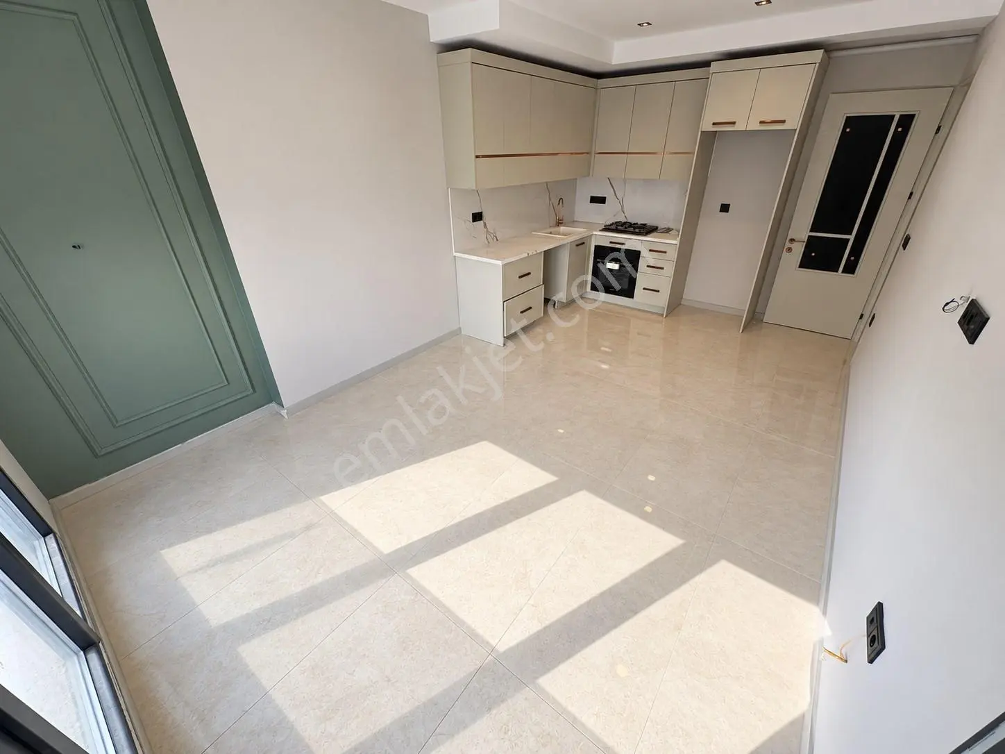 Mera Emlaktan Cennetayağı Mh Y. Isıtmalı Ultralüx 1+1 65M2 Daire