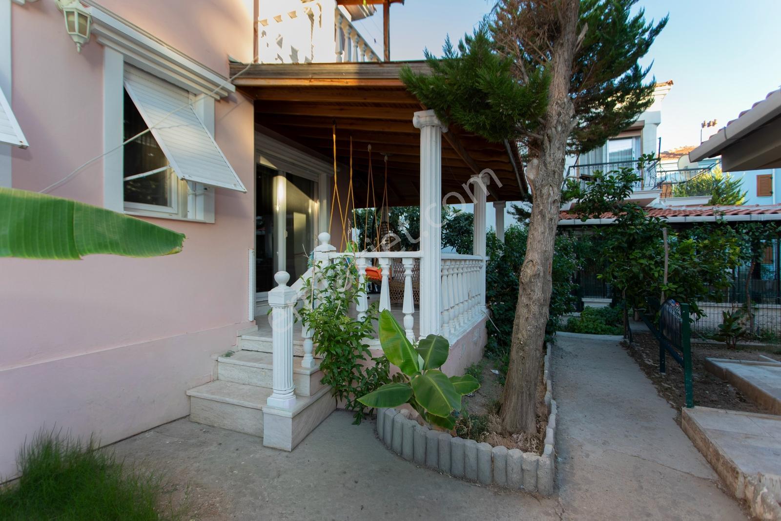 Foça İsmetpaşa Mah. Denize Yakın Satılık 4+1 Tripleks Villa — fotoğraf 6