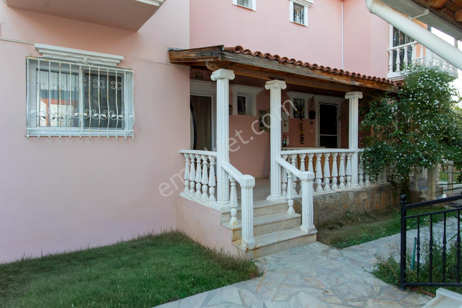 Foça İsmetpaşa Mah. Denize Yakın Satılık 4+1 Tripleks Villa — fotoğraf 7