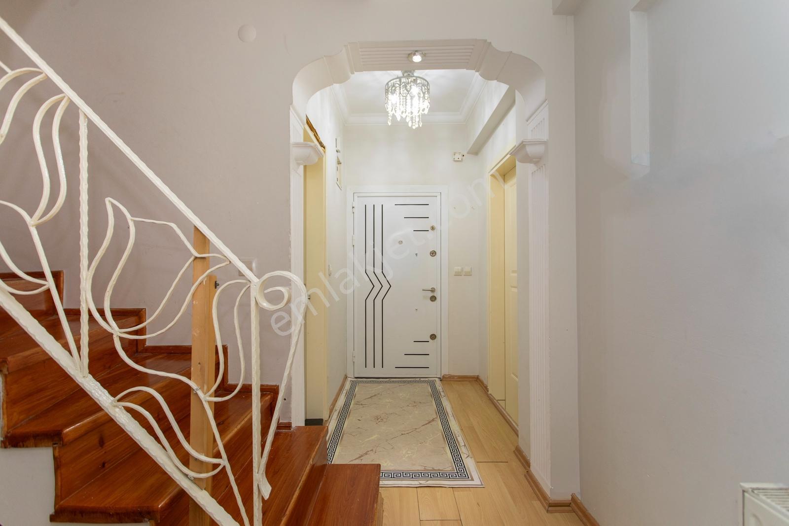 Foça İsmetpaşa Mah. Denize Yakın Satılık 4+1 Tripleks Villa — fotoğraf 9