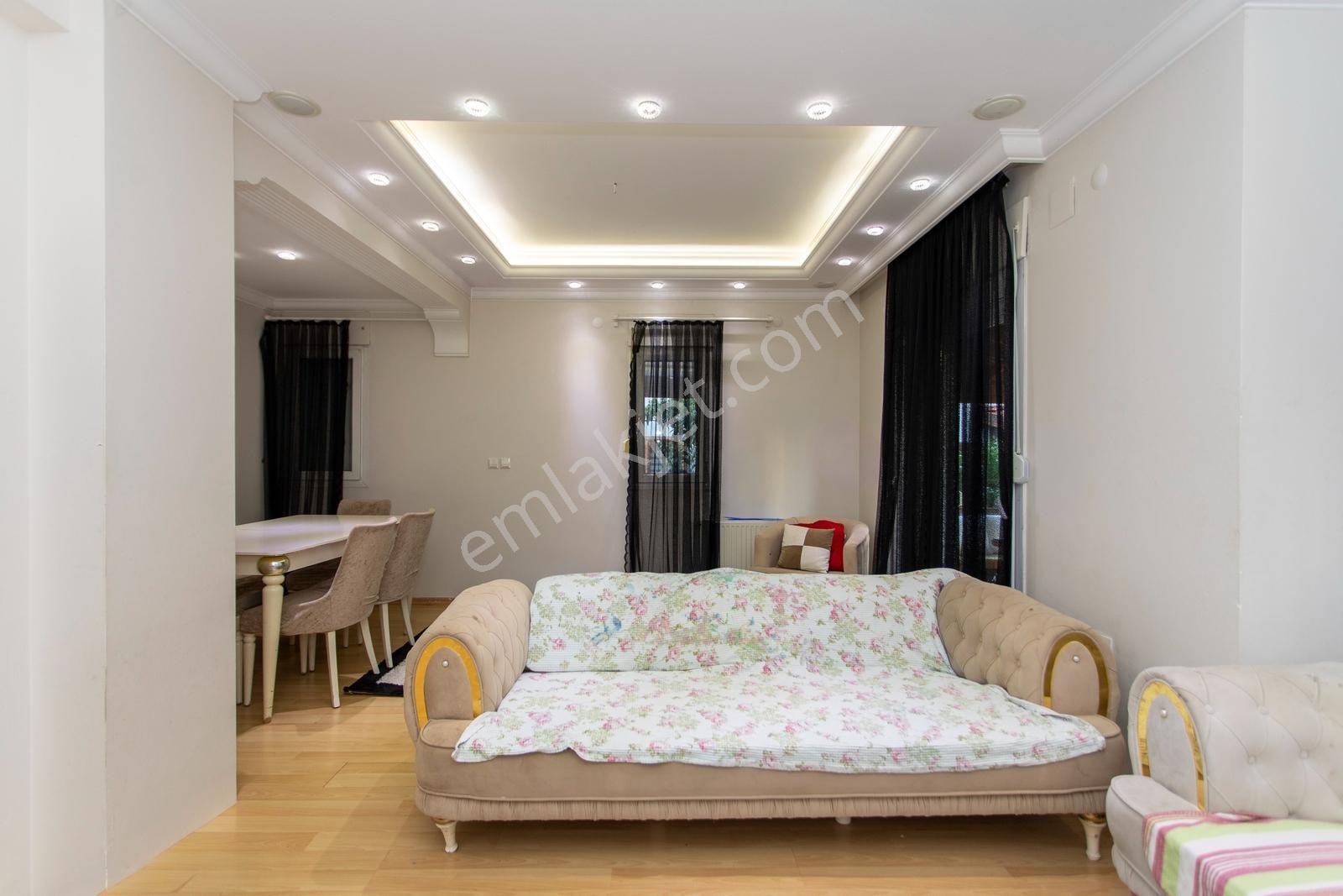Foça İsmetpaşa Mah. Denize Yakın Satılık 4+1 Tripleks Villa — fotoğraf 11
