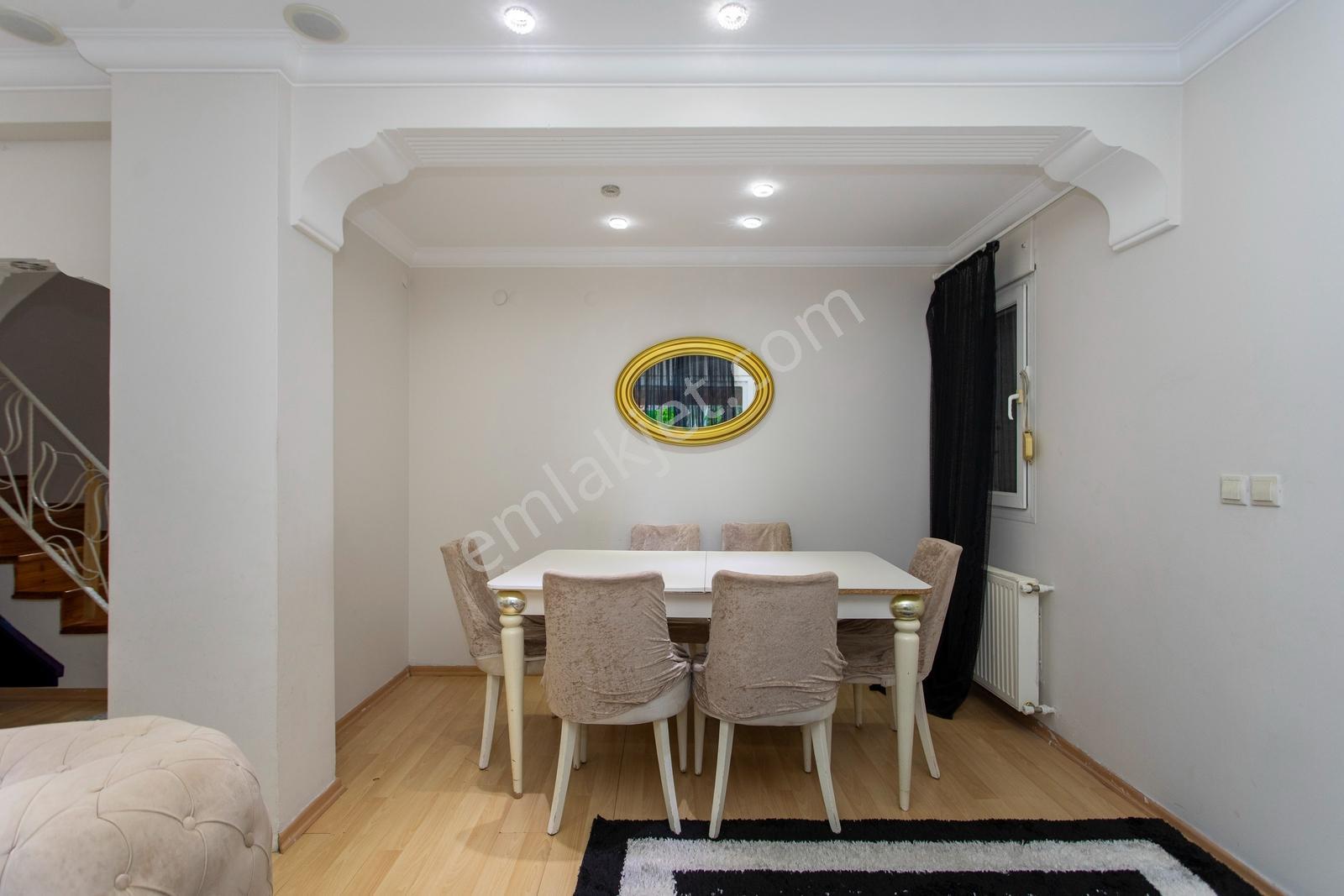 Foça İsmetpaşa Mah. Denize Yakın Satılık 4+1 Tripleks Villa — fotoğraf 13