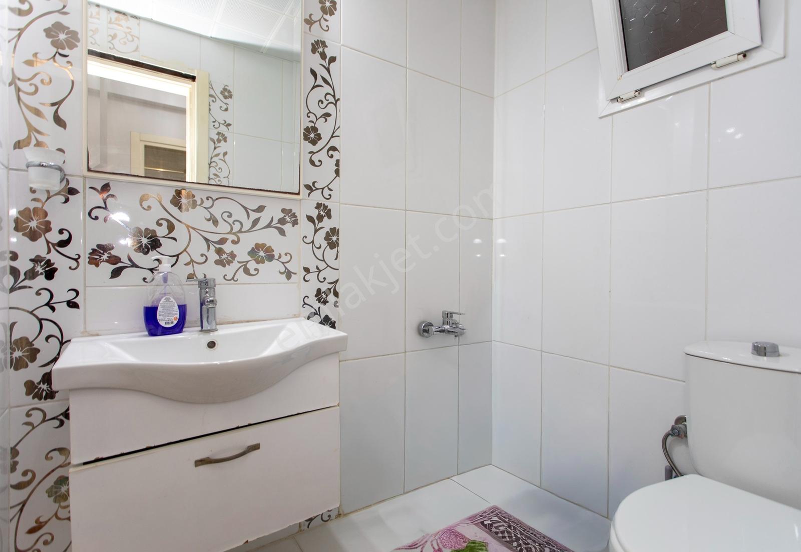 Foça İsmetpaşa Mah. Denize Yakın Satılık 4+1 Tripleks Villa — fotoğraf 17