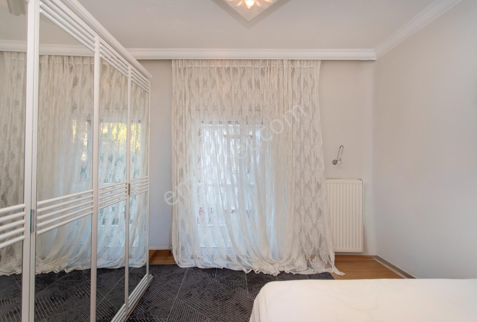 Foça İsmetpaşa Mah. Denize Yakın Satılık 4+1 Tripleks Villa — fotoğraf 21