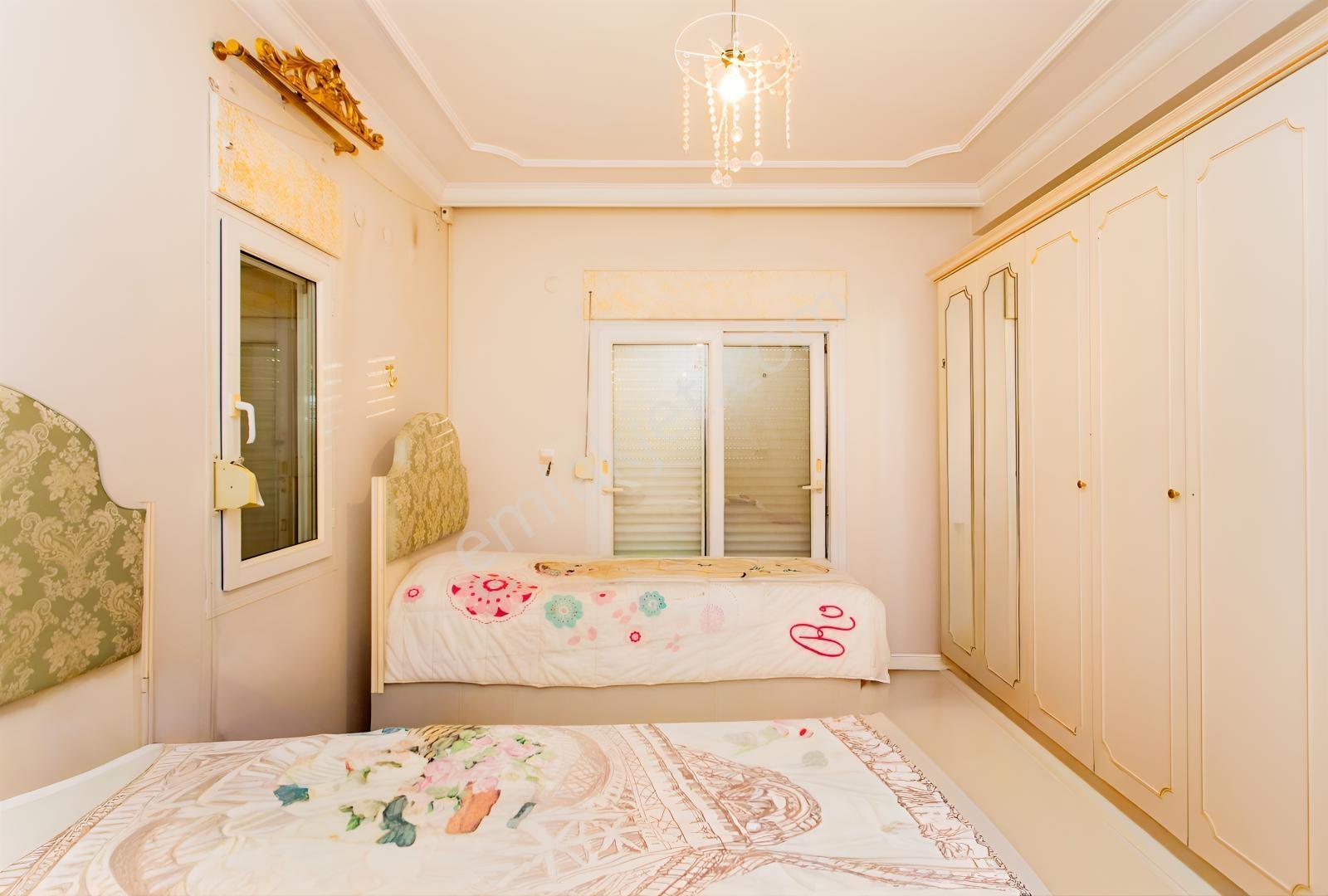 Foça İsmetpaşa Mah. Denize Yakın Satılık 4+1 Tripleks Villa — fotoğraf 23