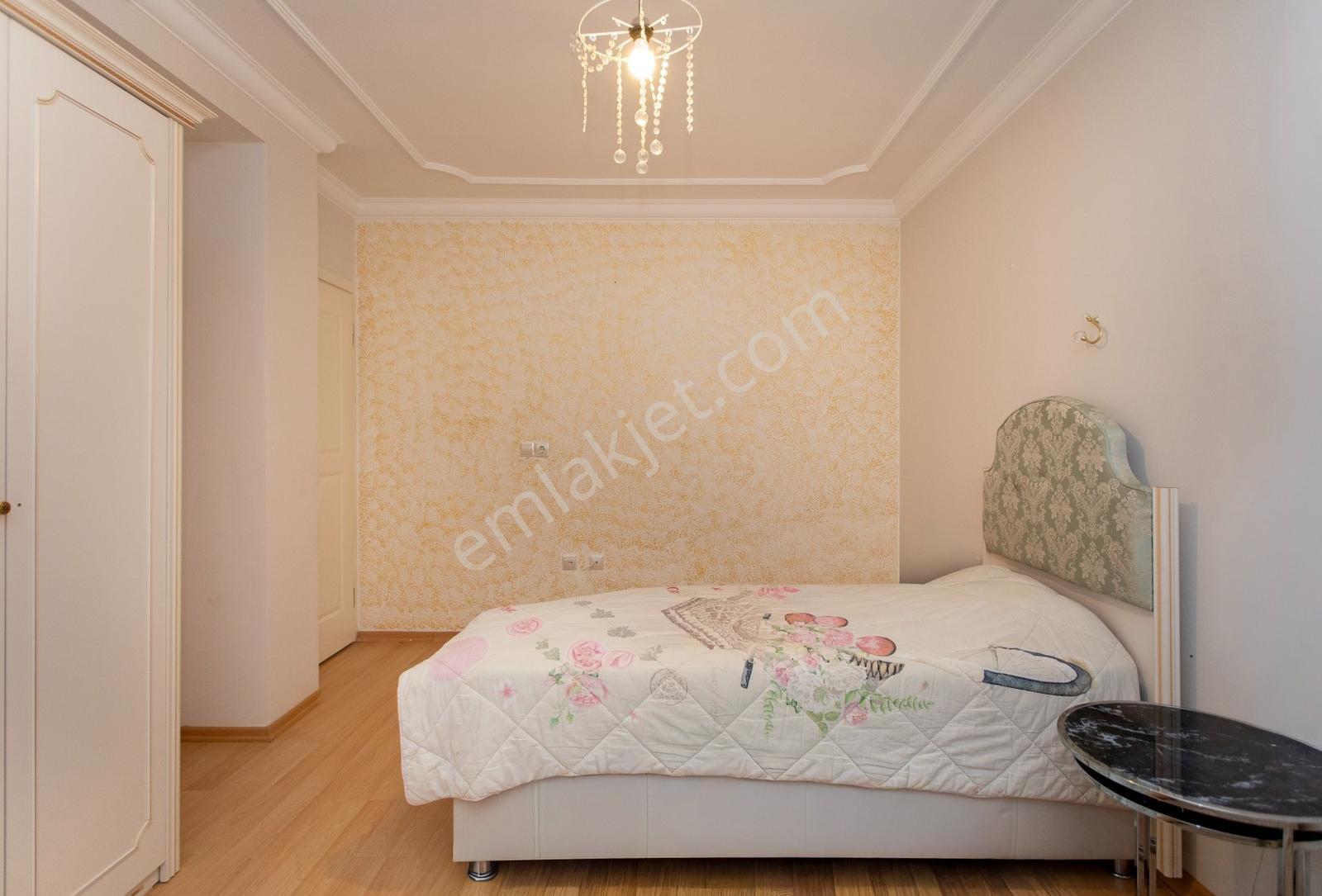 Foça İsmetpaşa Mah. Denize Yakın Satılık 4+1 Tripleks Villa — fotoğraf 24