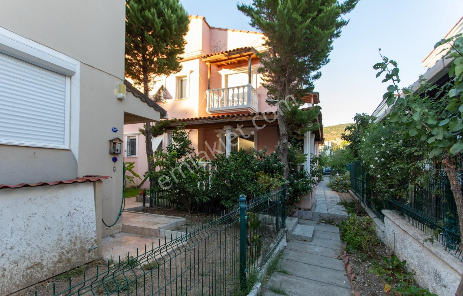Foça İsmetpaşa Mah. Denize Yakın Satılık 4+1 Tripleks Villa — fotoğraf 33
