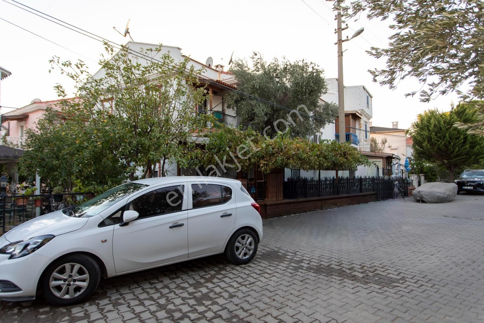 Foça İsmetpaşa Mah. Denize Yakın Satılık 4+1 Tripleks Villa — fotoğraf 34