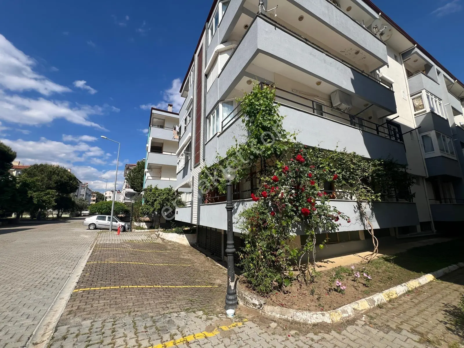 Altnkumda Doğalgazlı Ayrı Mutfaklı Ara Kat Ön Cephe 2+1 Daire