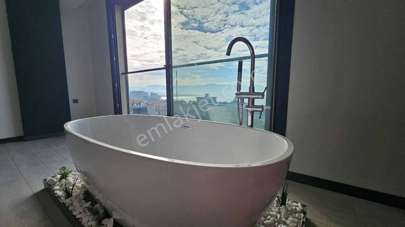 Kuşadası Merkezde Satılık 4+1 — fotoğraf 14