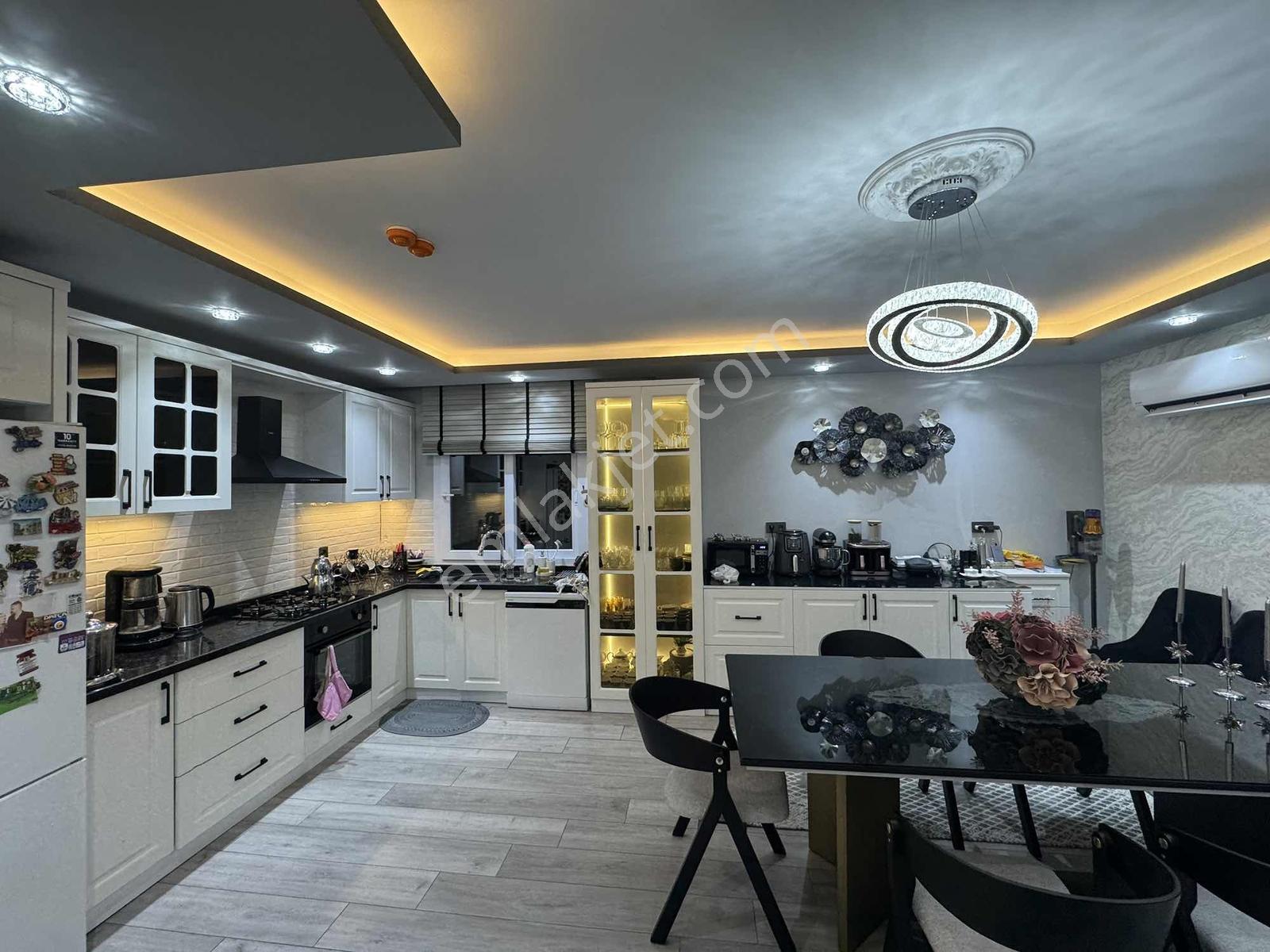 Merkez'de Satılık 4+1 Ultra Lüks Geniş Daire !! — fotoğraf 6