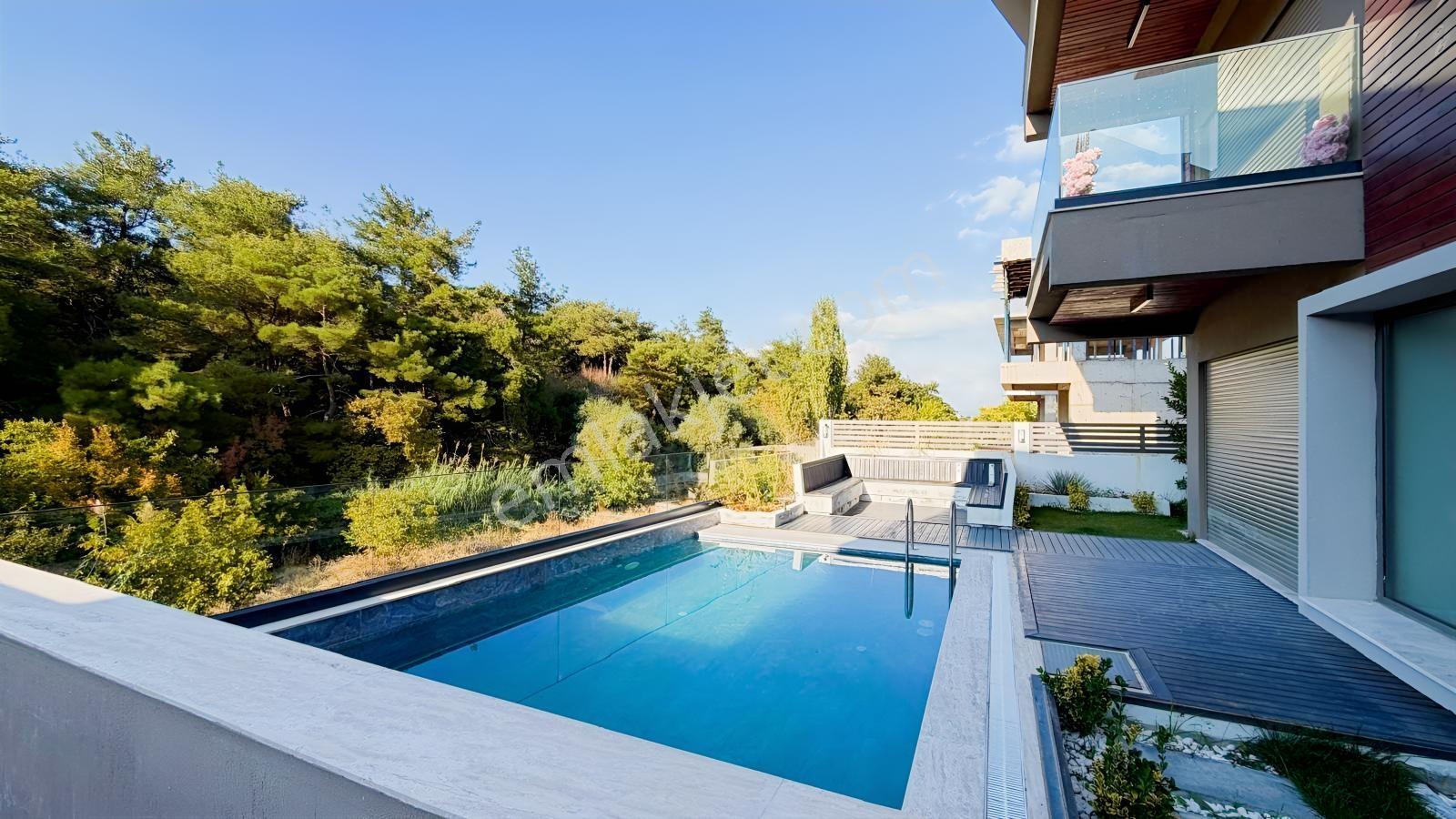 Kemalpaşa Yukarı Kızılca'Da Müstakil Havuzlu 4 + 1 Satılık Villa