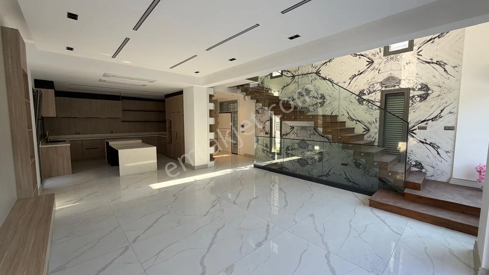 Kemalpaşa Yukarı Kızılca'da Müstakil Havuzlu 4 + 1 Satılık Villa — fotoğraf 5
