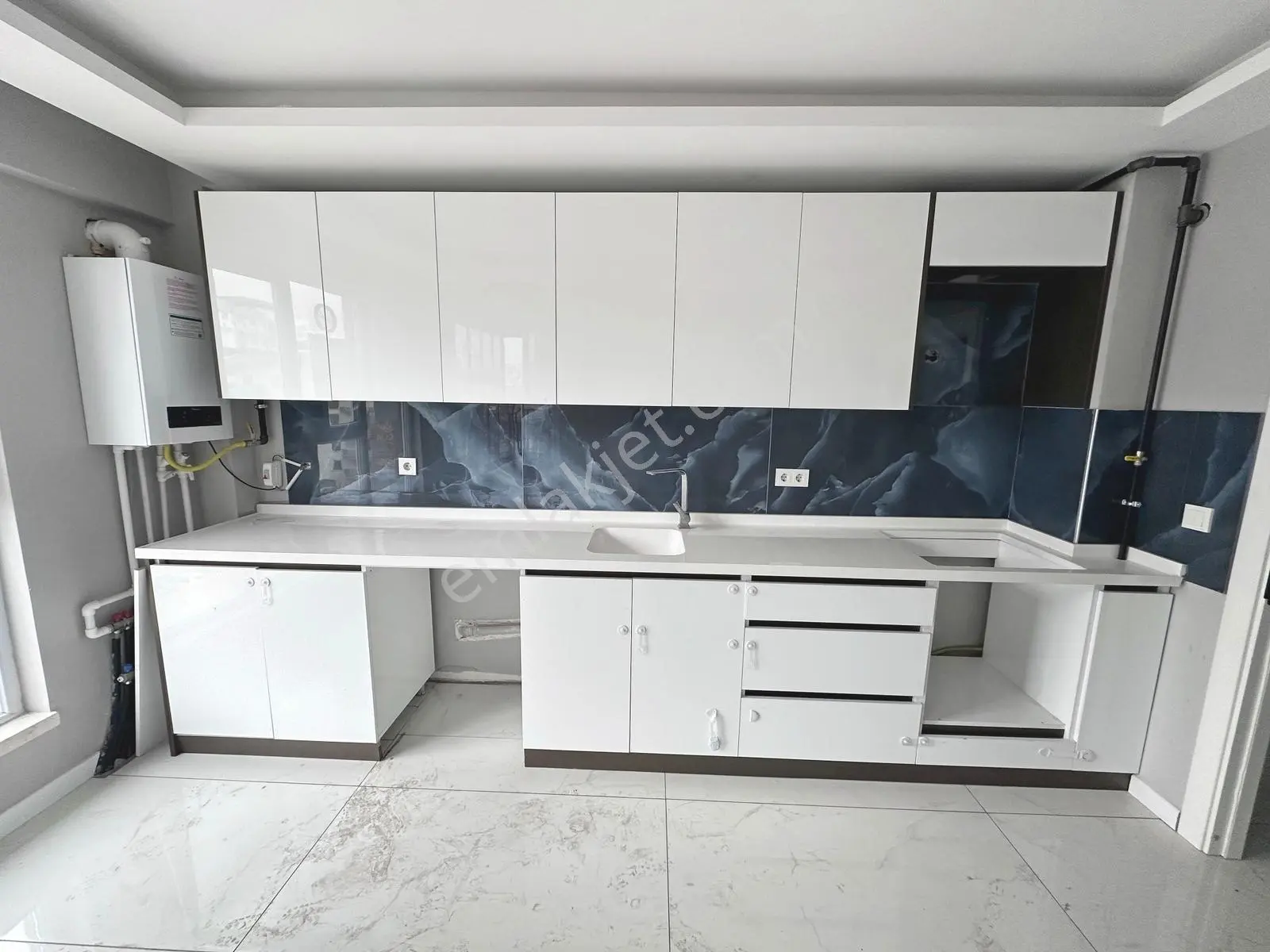 Misket Düzlükte Ara Katta Ön Cephe Full Yapılı 3+1 Satılık Daire — fotoğraf 6
