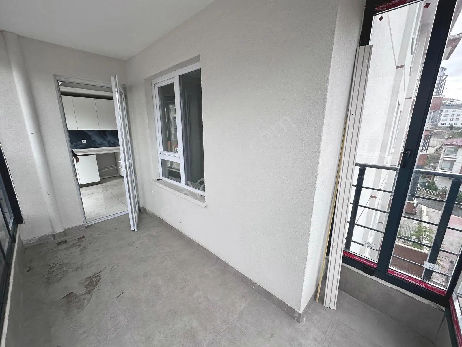 Misket Düzlükte Ara Katta Ön Cephe Full Yapılı 3+1 Satılık Daire — fotoğraf 9