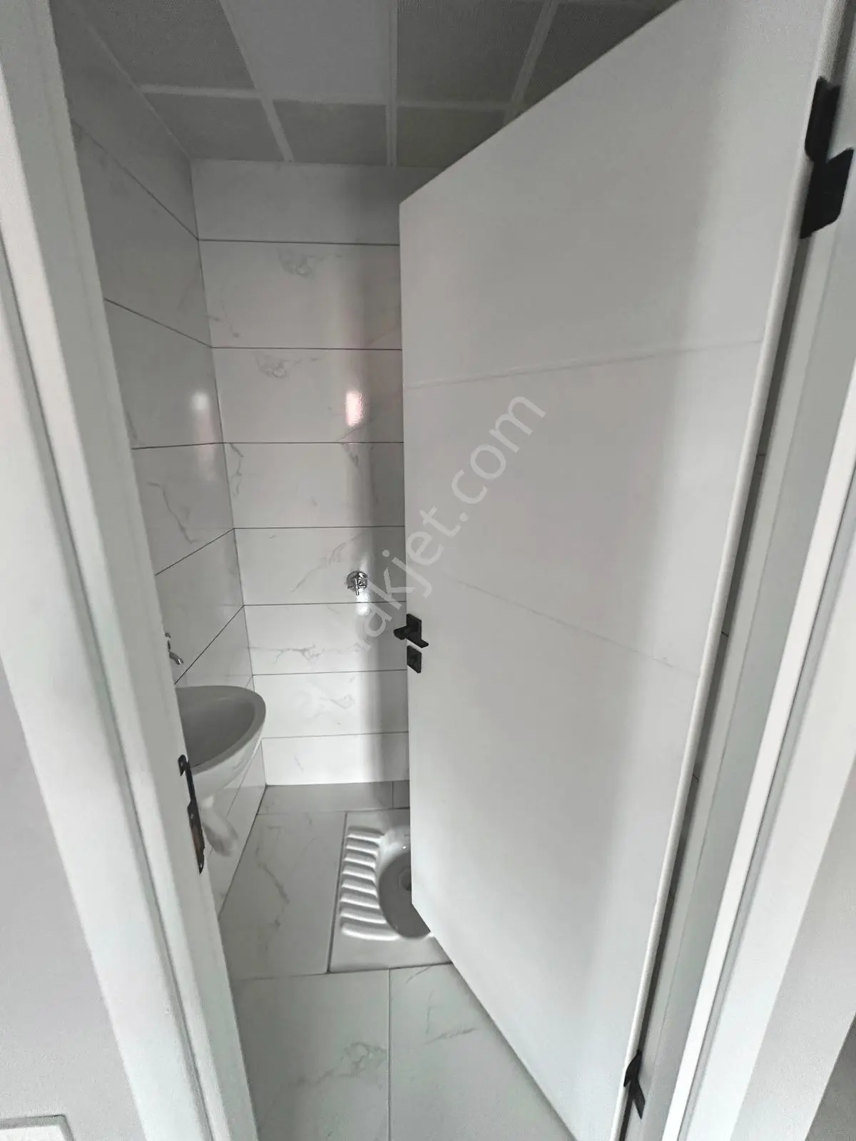 Misket Düzlükte Ara Katta Ön Cephe Full Yapılı 3+1 Satılık Daire — fotoğraf 16