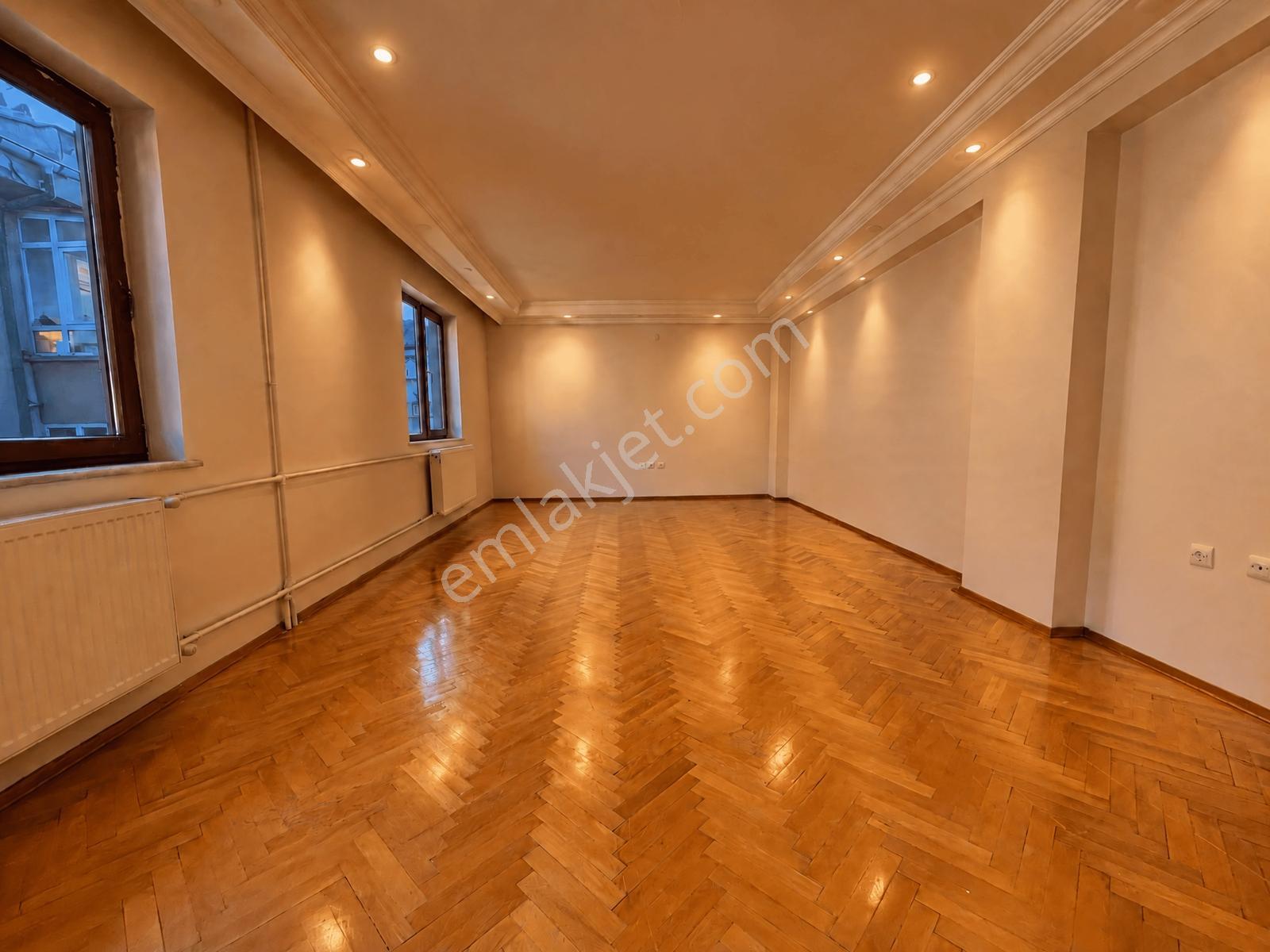 Dumlupınar Mah. 4+1 Afjetli 200M² Bakımlı Satılık Daire