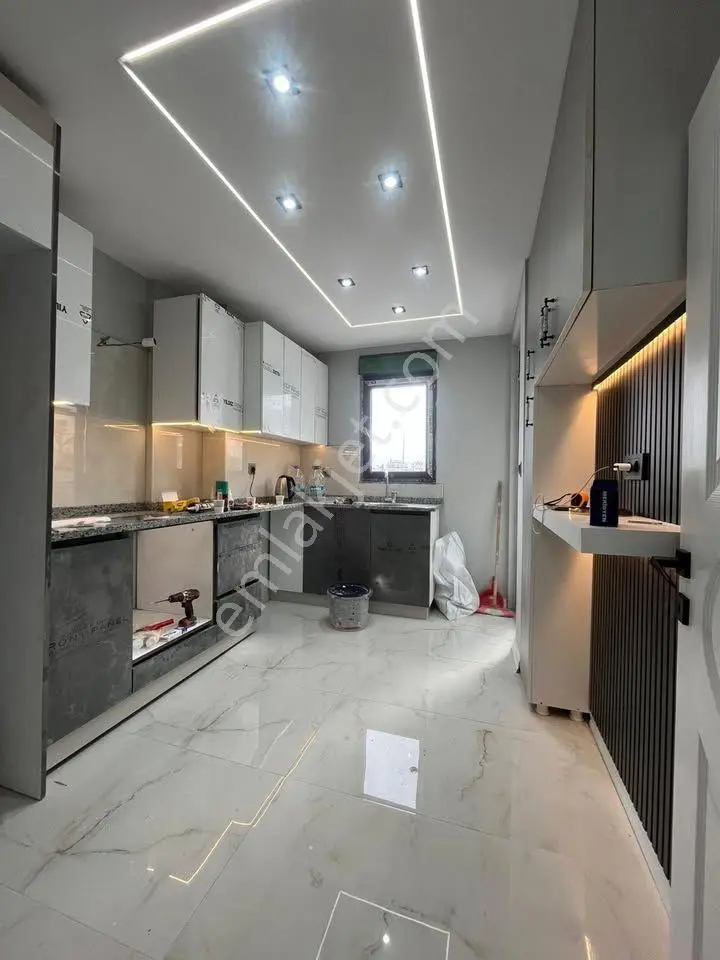 Beylikdüzü Cumhuriyet Mahallesi'Nde Metrobüse Komşu Şık Tasarımlı 2+1 Dairemiz