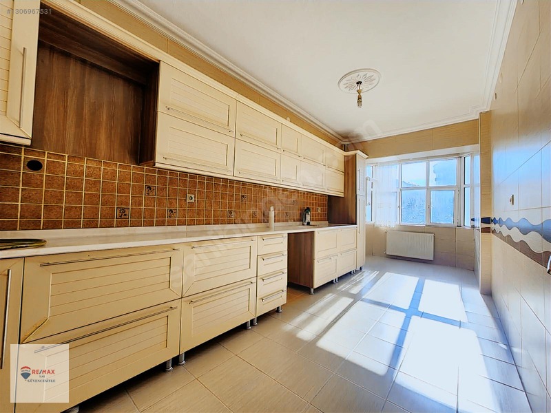 Remax İlke'Den Terminal Caddesinde 3+1 Full Yapılı Satılık Daire
