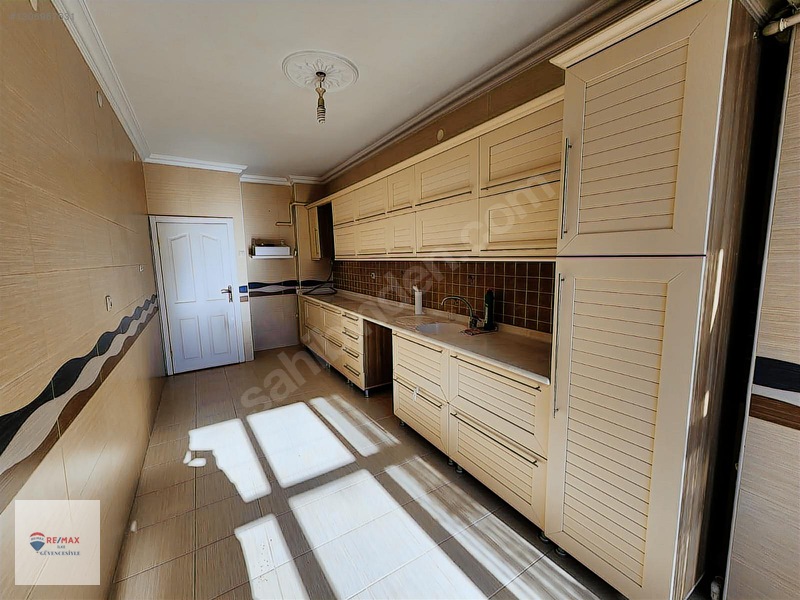 Remax İlke'den Terminal Caddesinde 3+1 Full Yapılı Satılık Daire — fotoğraf 2