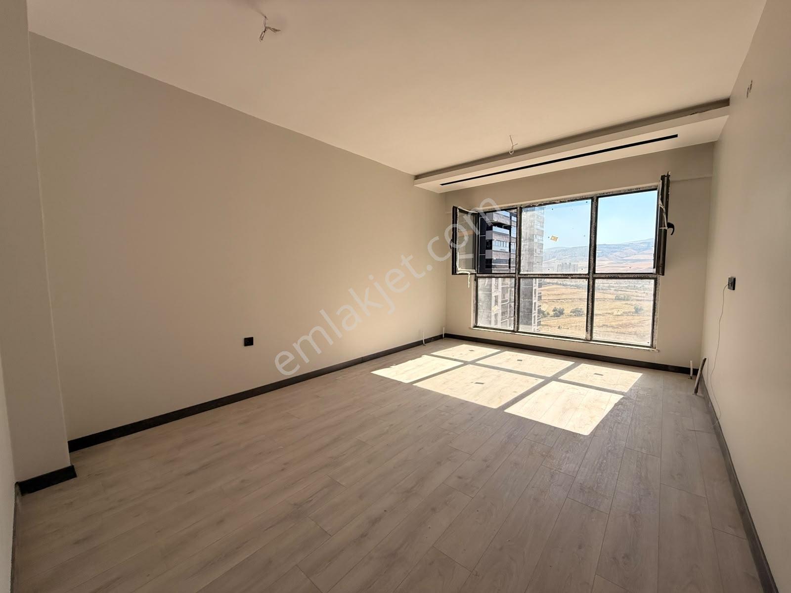 Ulukaya*Vadi Manzara Premium'Da Orman Cepheli 10.Katta 2+1 Daire