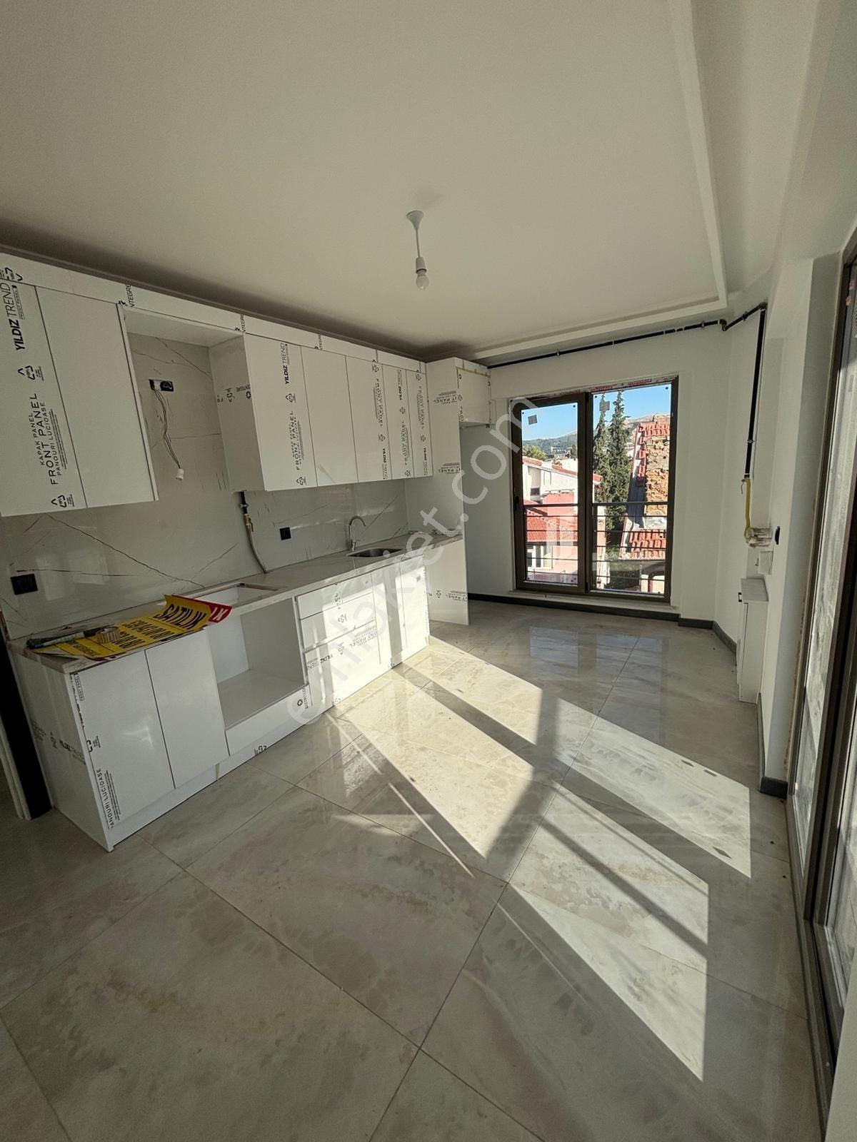 Isparta Merkez Karaağaç'ta 115 M² Asansörlü, Açık-kapalı Otoparklı 2+1 — fotoğraf 2