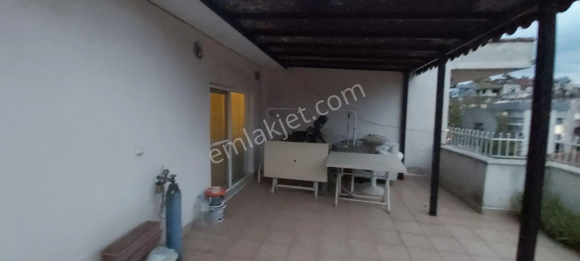 Ödemiş Atatürk Mahallesi'nde 4.5+1 Geniş Teraslı Dublex Daire — fotoğraf 27