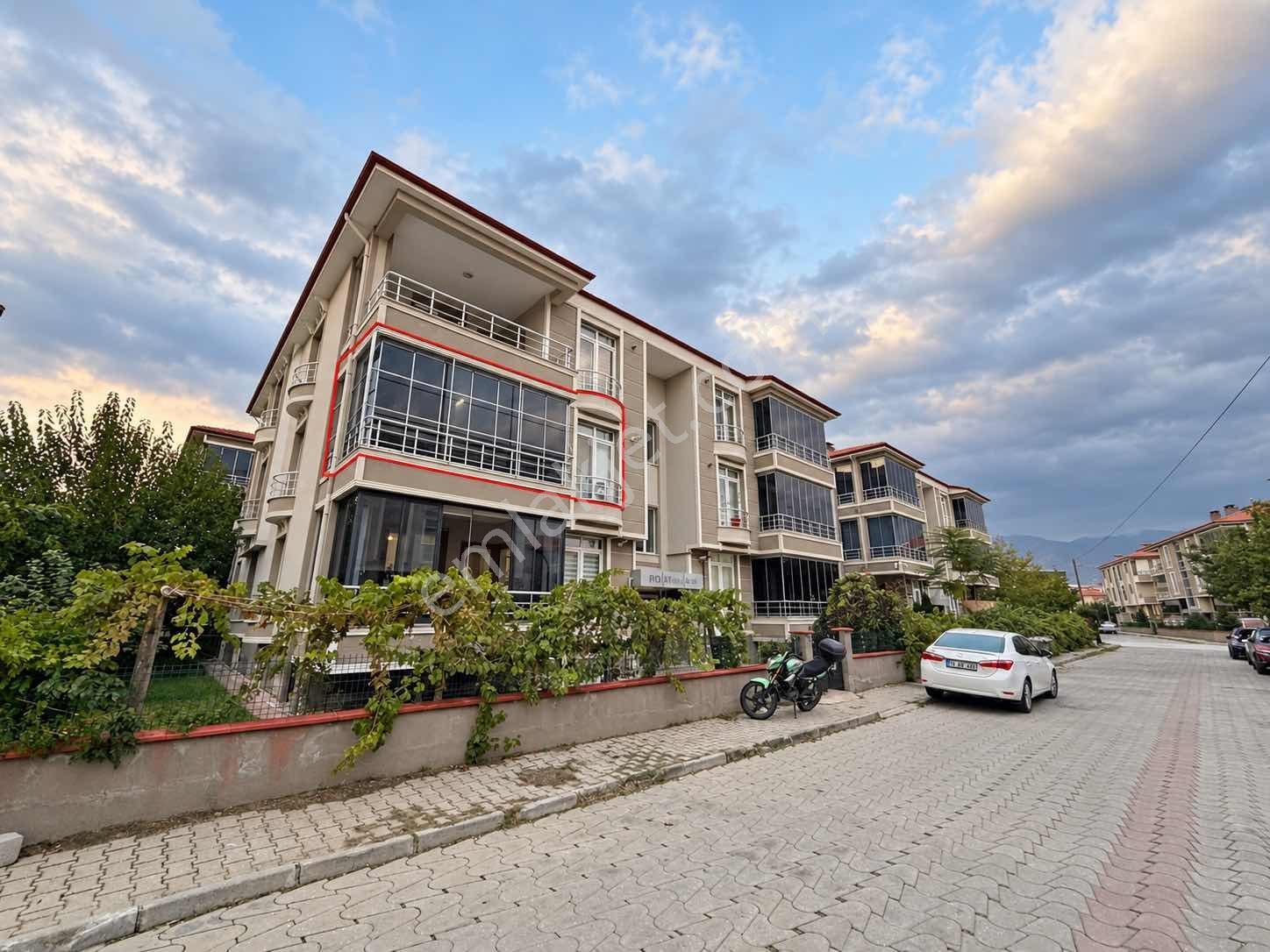 Remax Dem'Den Demirkent Mah. Ara Kat Ön Cephe 3+1 Daire