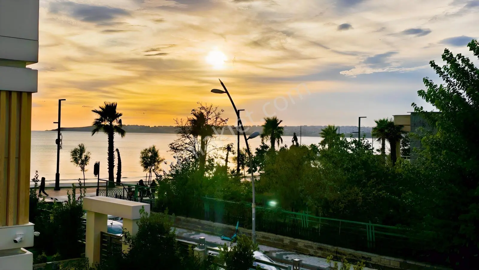 Özgün Emlak--Cordone Blue Sitesi Deniz Manzarlı 2+1 Sıfır Daire.