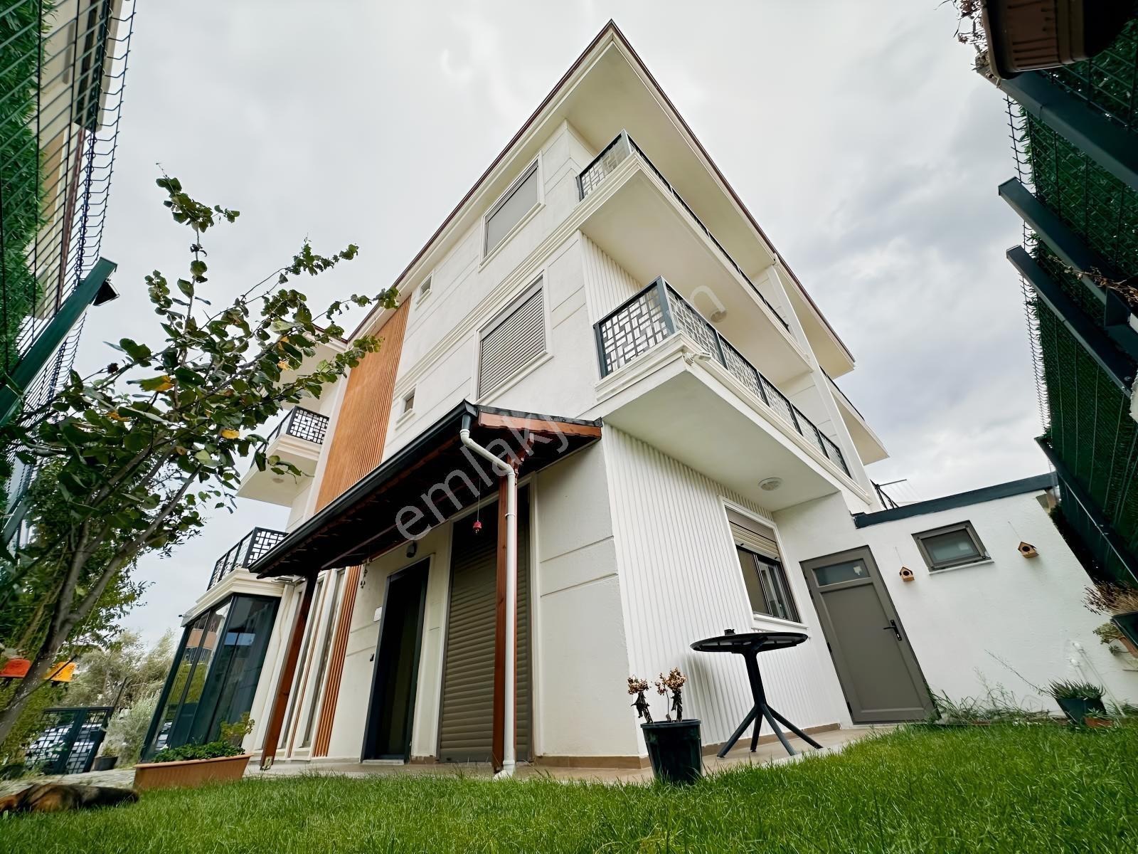Kostak Gayrimenkul'Den Akçayda Eşsiz Manzaralı Bahçeli 4+1 Villa