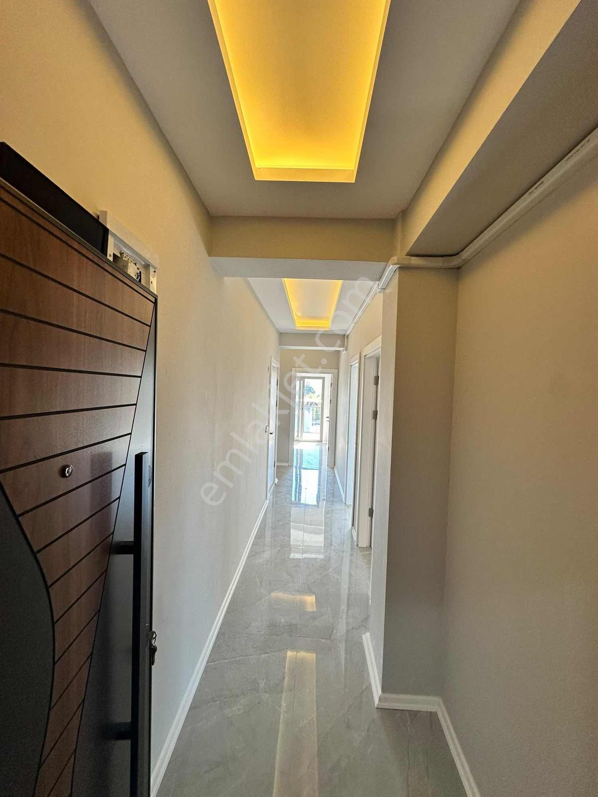 Merkez Gayrimenkulden Satılık 2+1 Ön Cephe Daire — fotoğraf 3