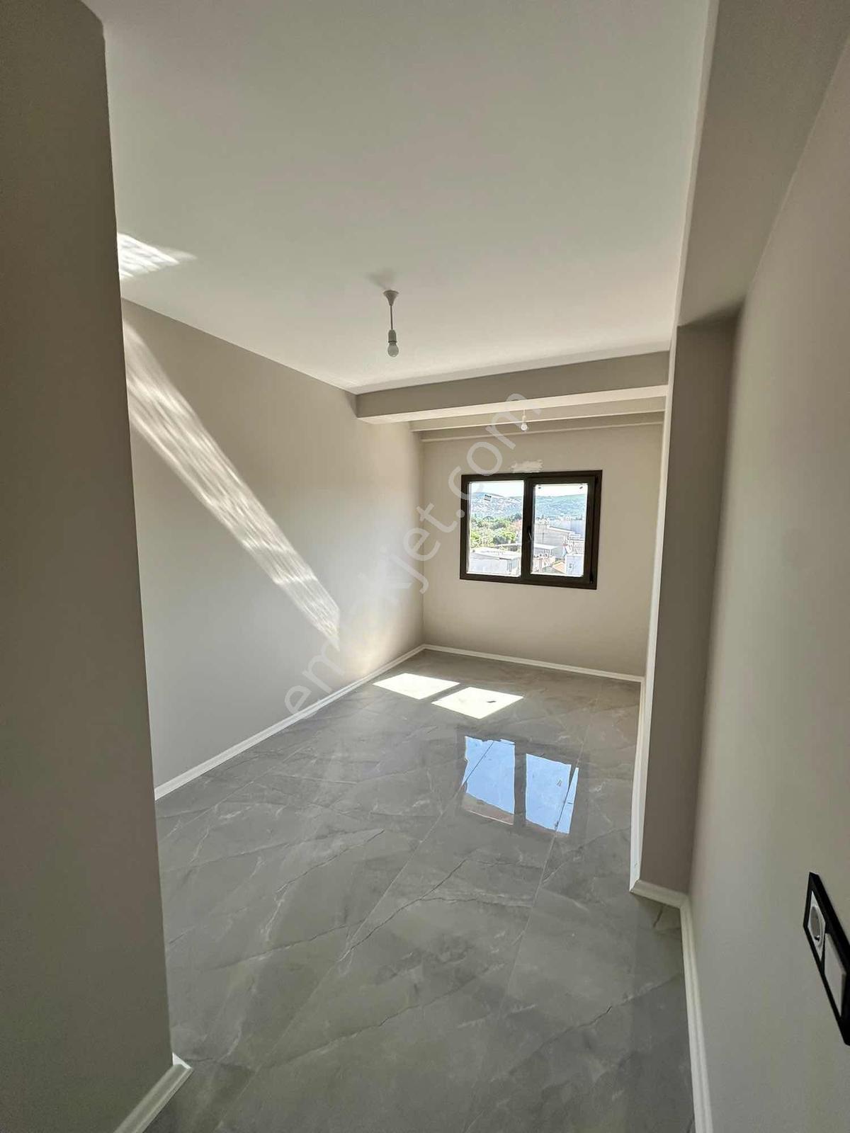 Merkez Gayrimenkulden Satılık 2+1 Ön Cephe Daire — fotoğraf 5
