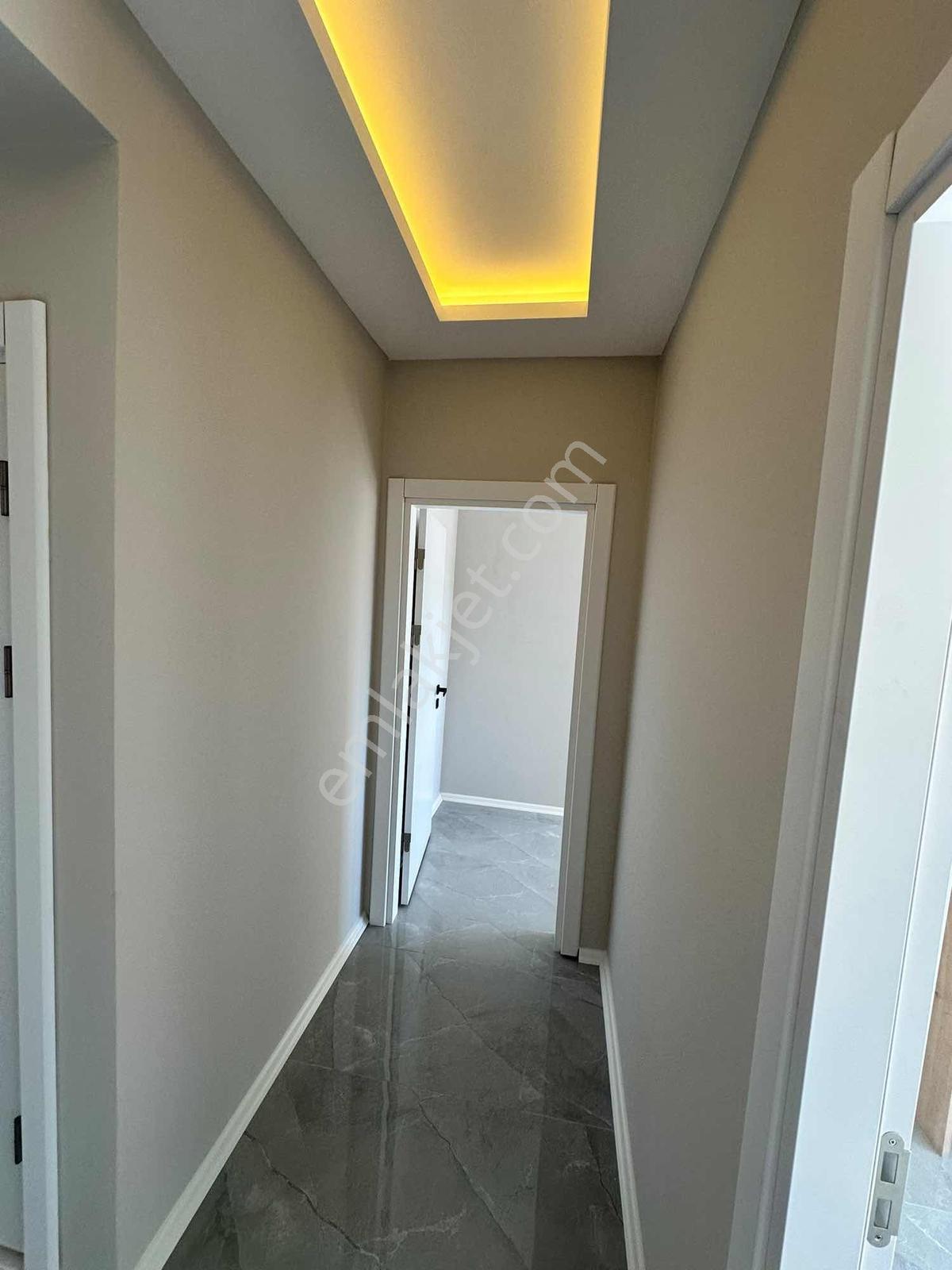 Merkez Gayrimenkulden Satılık 2+1 Ön Cephe Daire — fotoğraf 7
