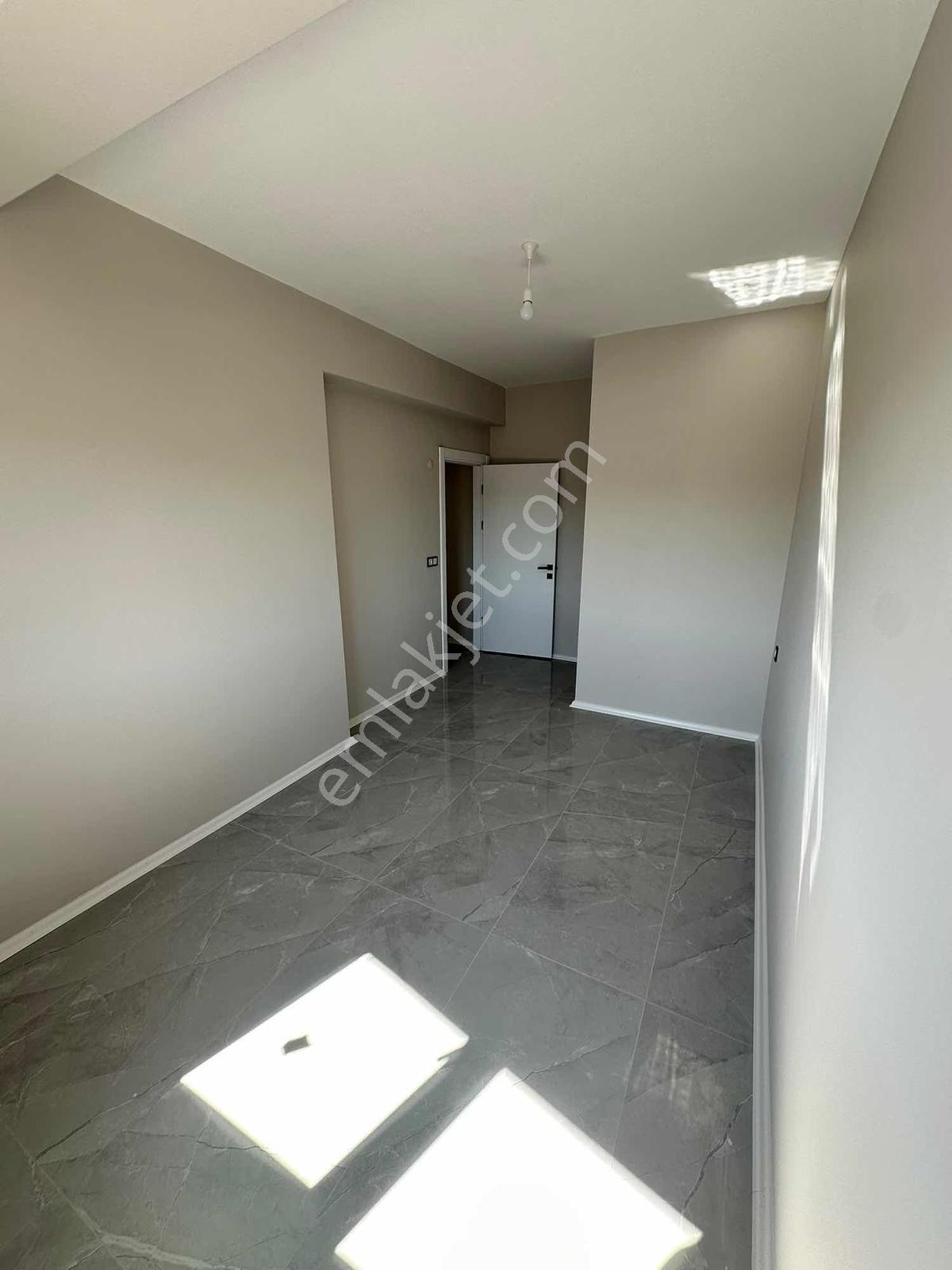 Merkez Gayrimenkulden Satılık 2+1 Ön Cephe Daire — fotoğraf 10