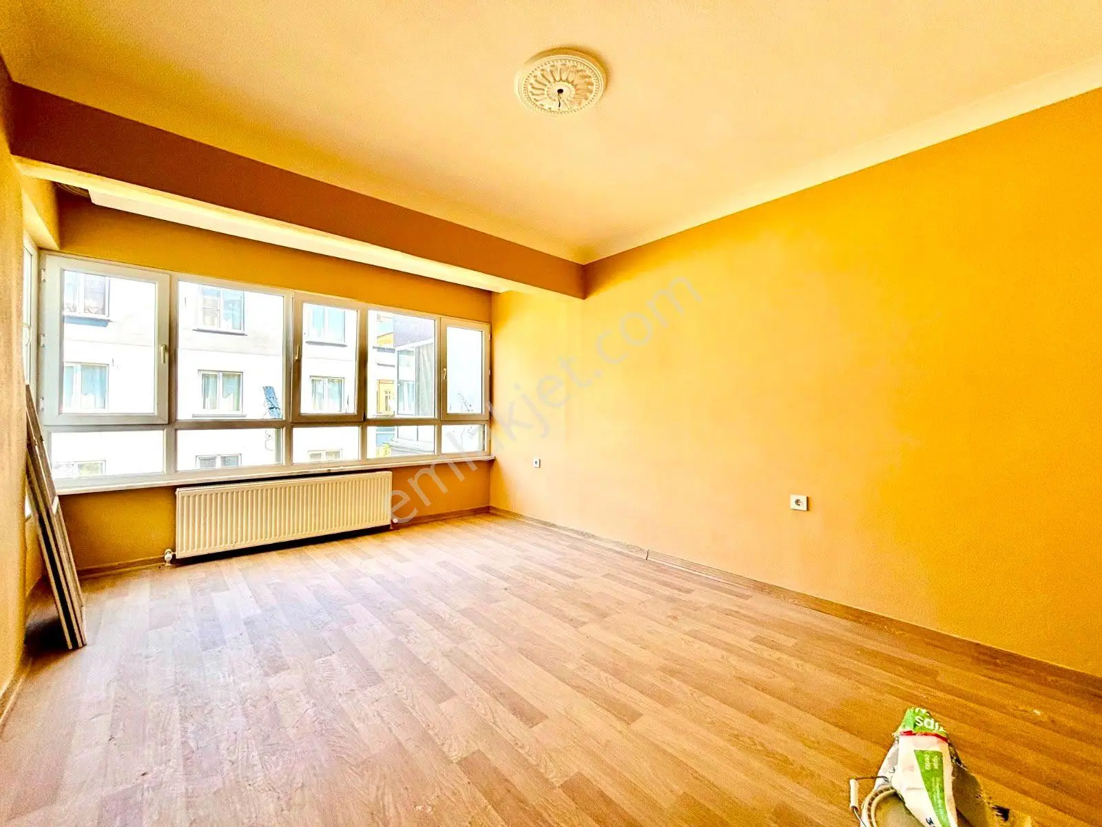 Referans'tan Akçay Merkez'de Denize 500 Metre Ön Cephe Ayrı Mutfak 2+1 Daire — fotoğraf 2