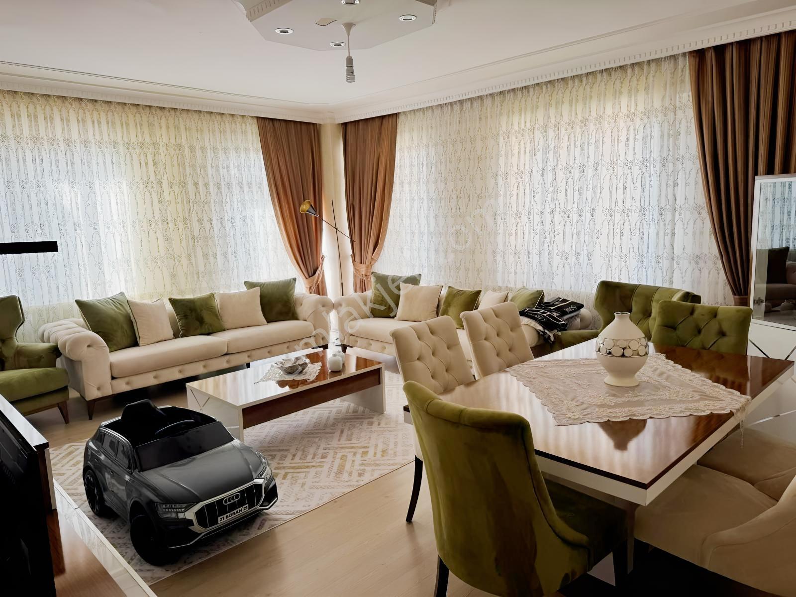 75 Cadde Musa Anter Kavşağında Satılık 4+1 Daire
