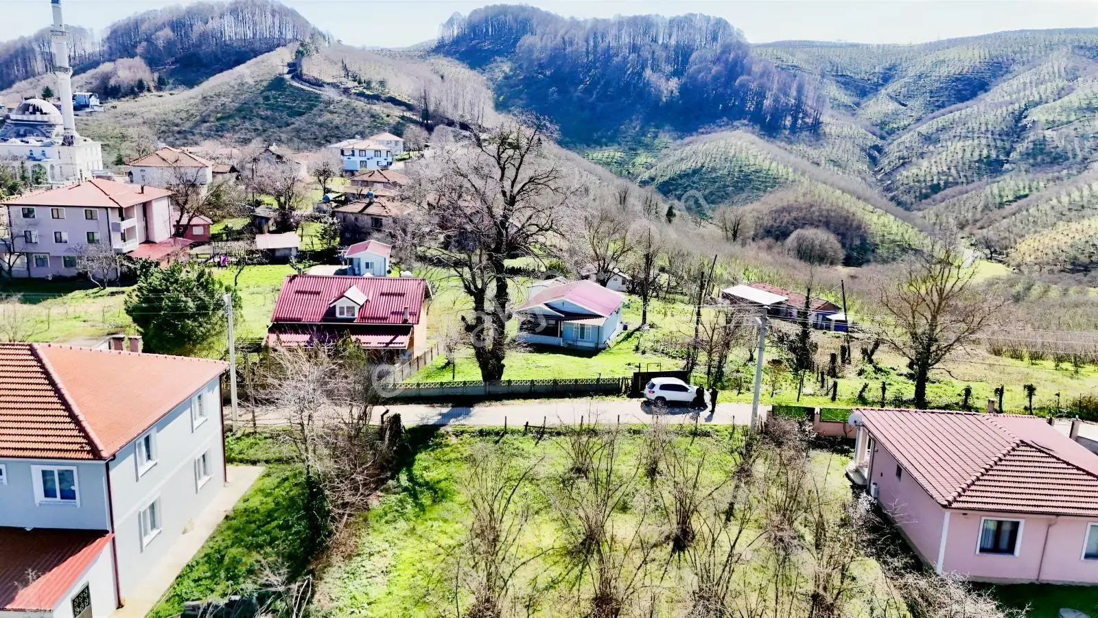 Balcıoğlundan Yola Cephe Köşe İmarlı Ruhsatlı 450M2 Düz Arsa !