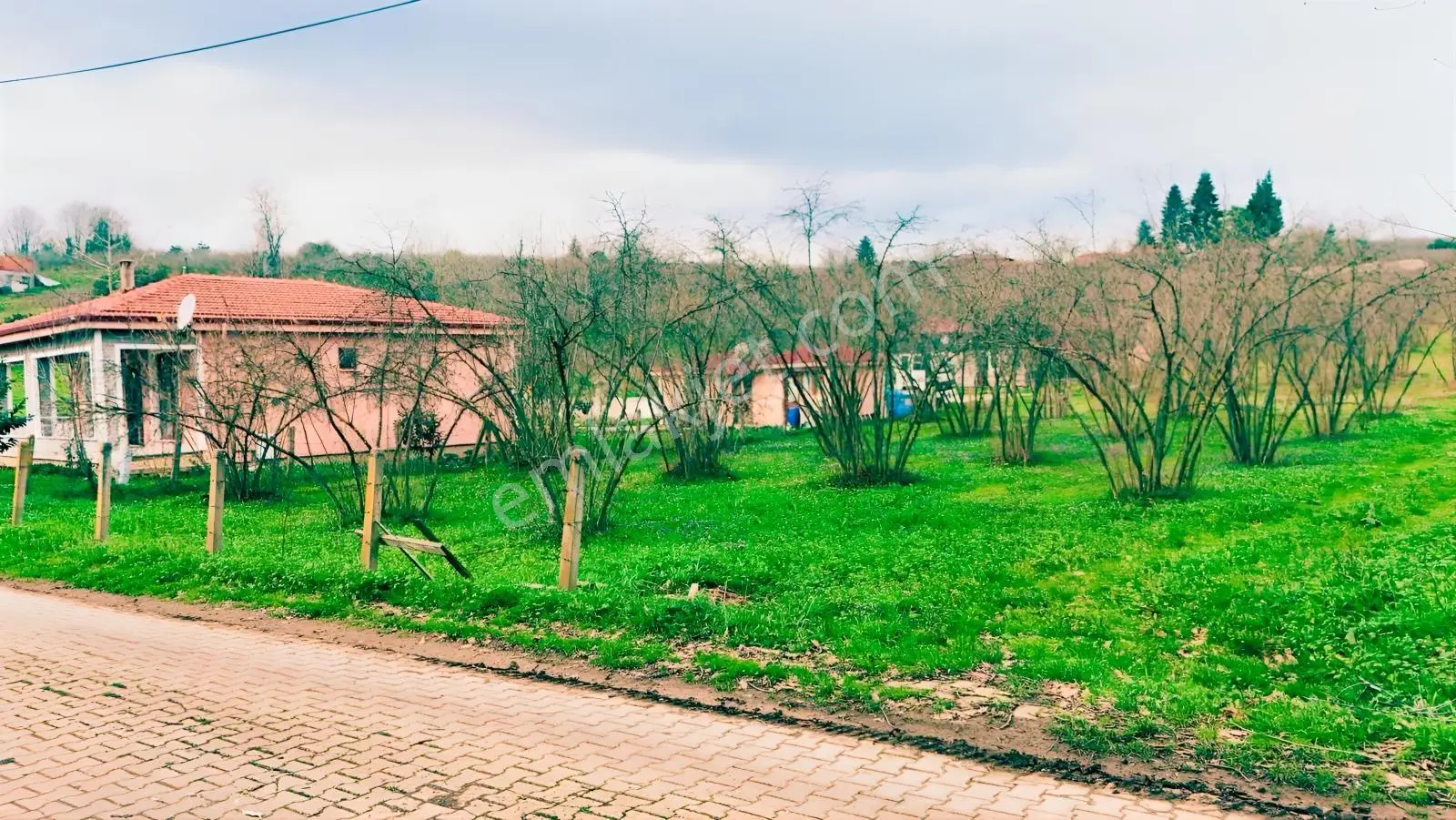 Balcıoğlundan Yola Cephe Köşe İmarlı Ruhsatlı 450m2 Düz Arsa ! — fotoğraf 2