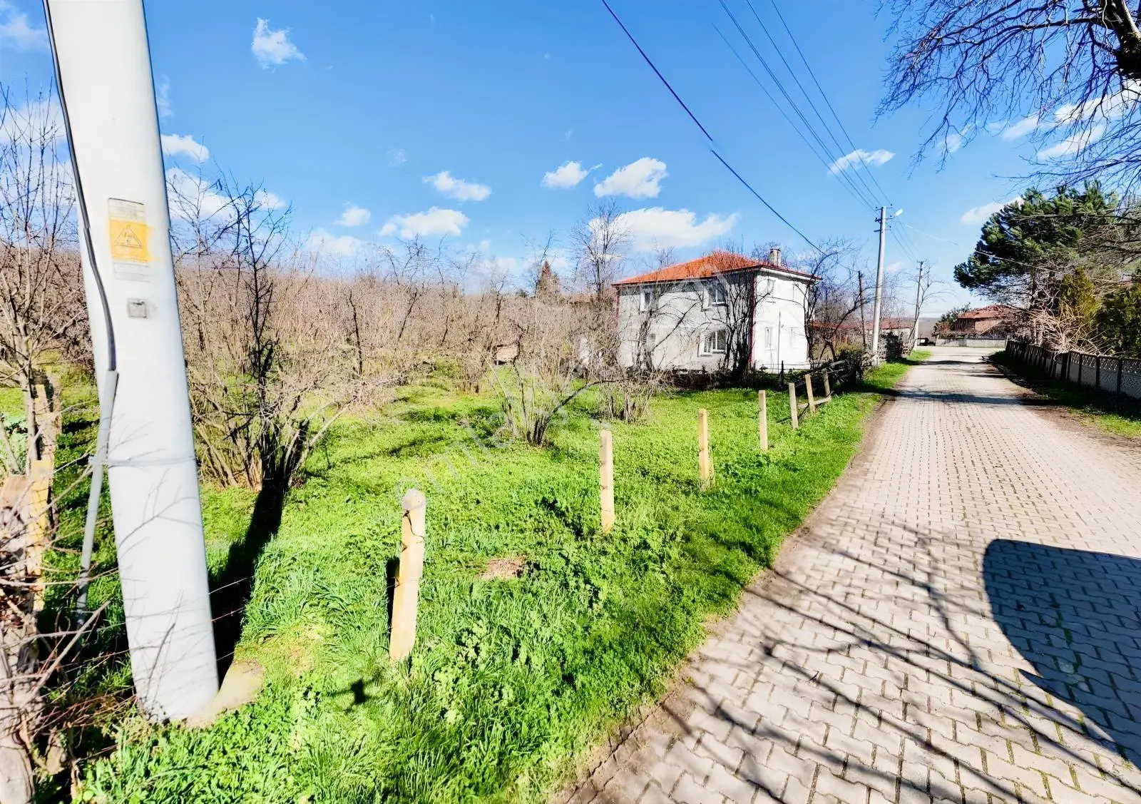 Balcıoğlundan Yola Cephe Köşe İmarlı Ruhsatlı 450m2 Düz Arsa ! — fotoğraf 5