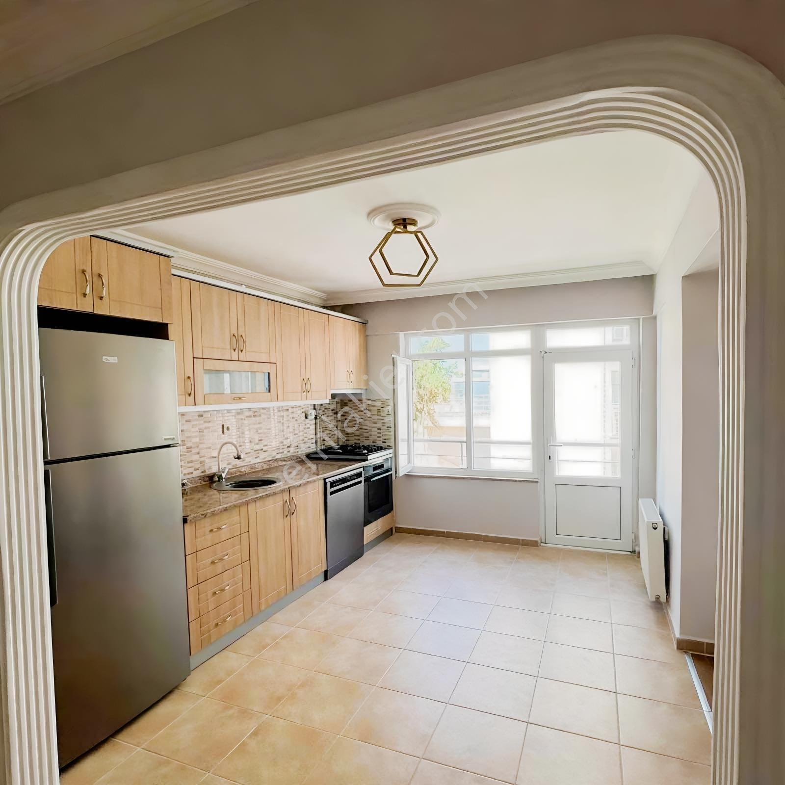 Üsküdar Çengelköy M.h 80 M2 2+1 Satılık Daire + 300 M2 Arsa — fotoğraf 18