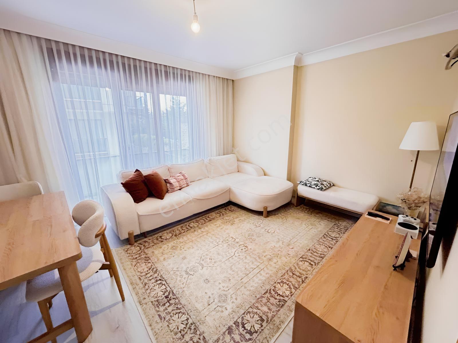 Ataşehır Esatpaşa Mahallesinde Site İçinde Satılık 2+1 Daire