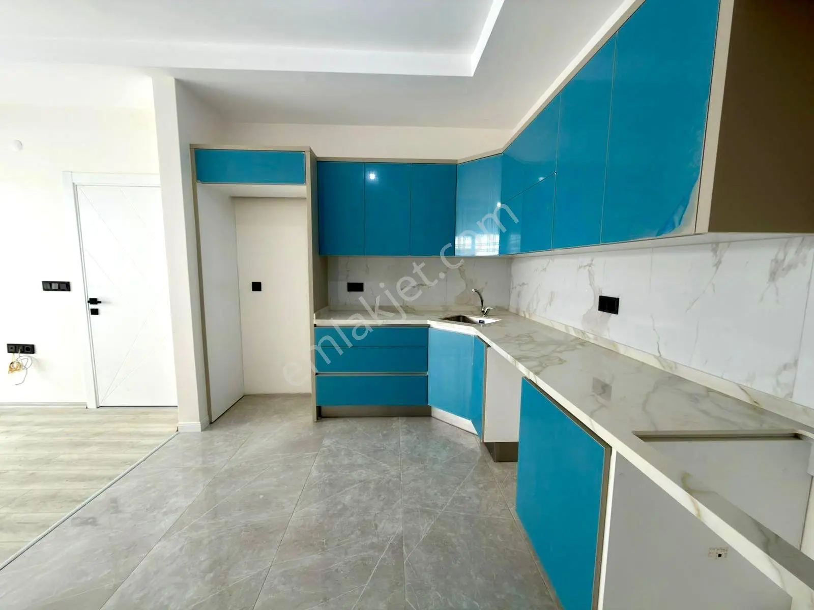 Referans'tan Altınkum'da Kapalı Otoparklı Havuzlu Geniş Sıfır Bina 1+1 Daire — fotoğraf 20