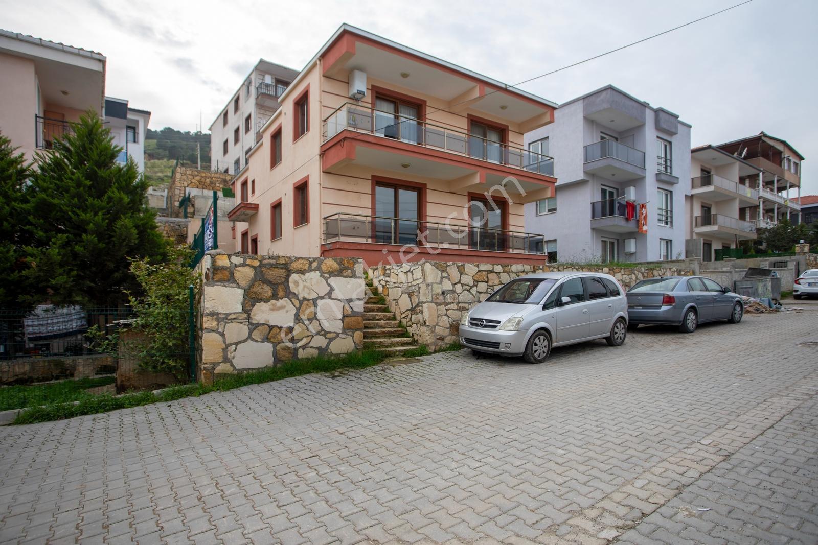 Foça Bağarası Kazım Dirik Mah. Satılık 2+1 Dubleks