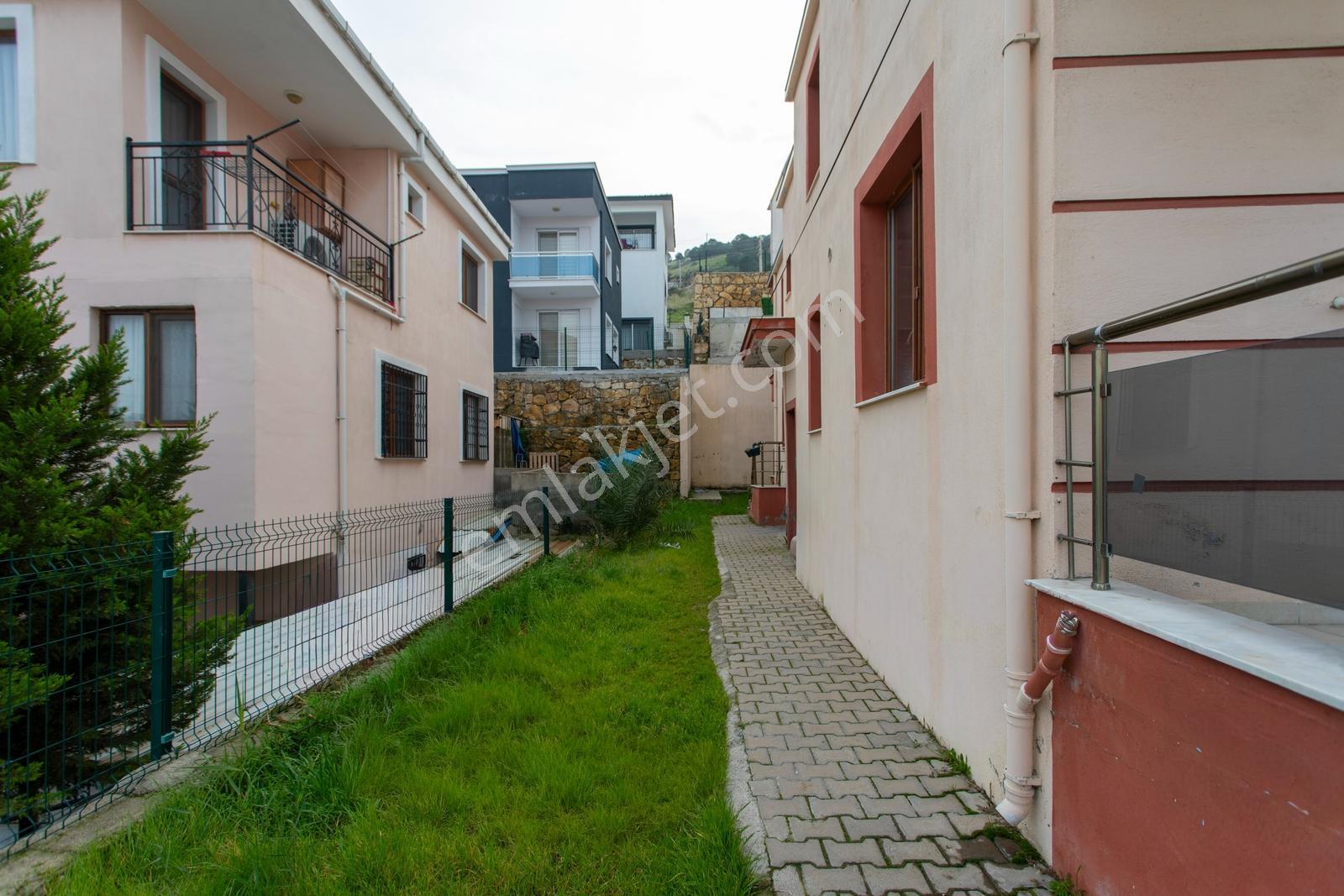 Foça Bağarası Kazım Dirik Mah. Satılık 2+1 Dubleks — fotoğraf 3