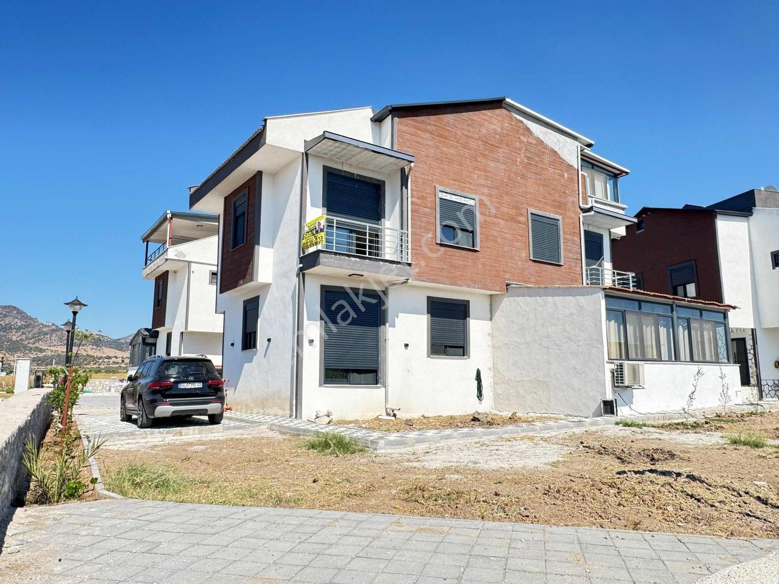 Turyaptan Yıldız Sitesinde Satılık Villa — fotoğraf 16
