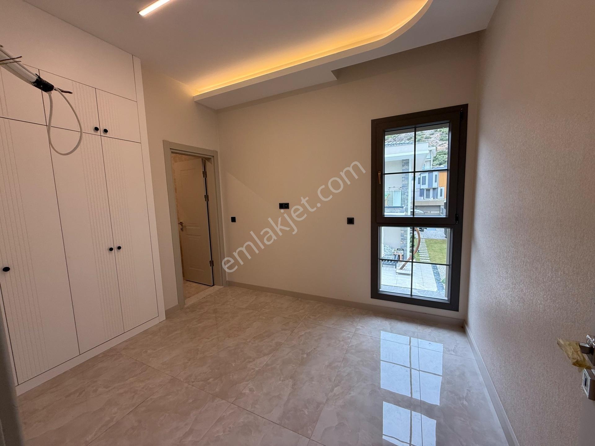 Kuşadası Yavansuda Satılık 500 Metre² Arsa Üzerınde 4 + 1 Vılla — fotoğraf 15