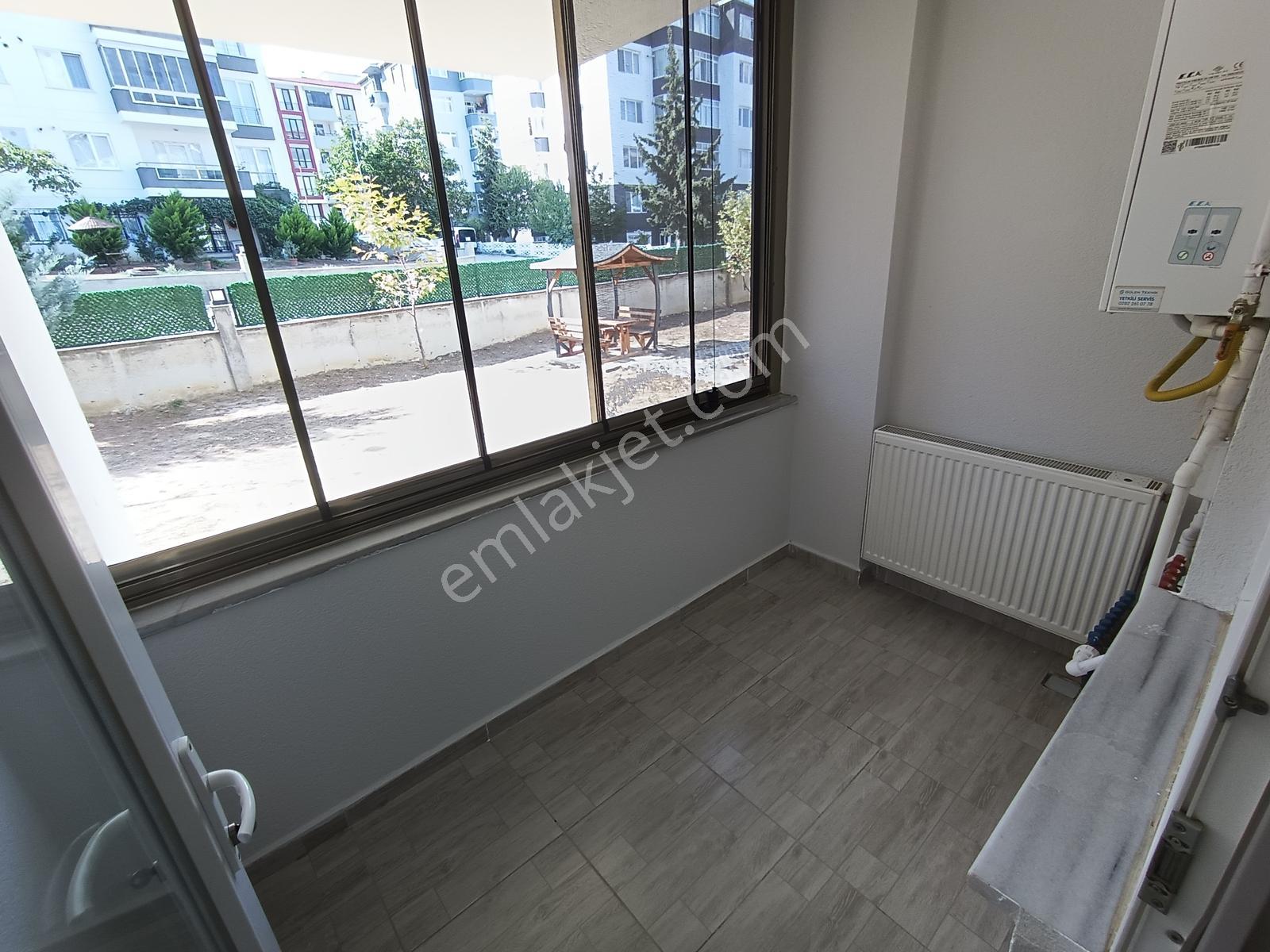 Altınova Mah. Satılık Site İçerisinde Ebeveyn Banyolu Geniş 2+1 — fotoğraf 4