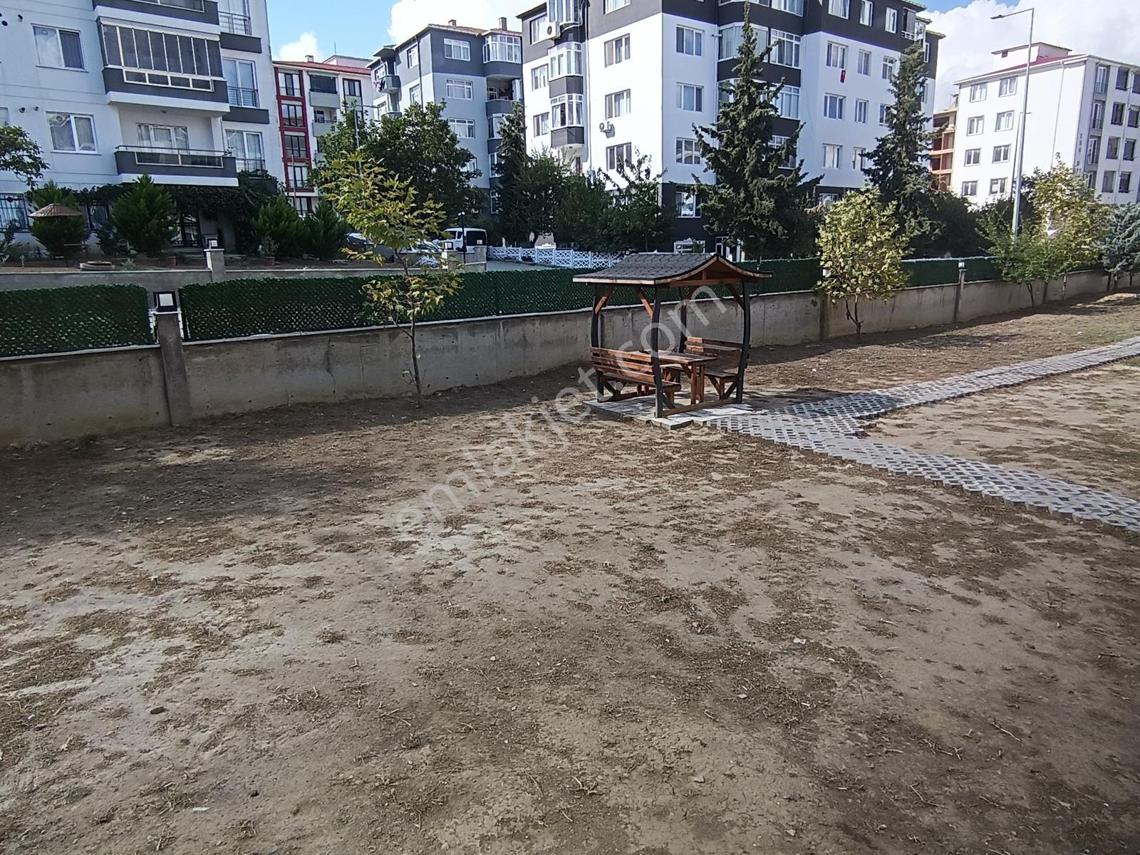 Altınova Mah. Satılık Site İçerisinde Ebeveyn Banyolu Geniş 2+1 — fotoğraf 6